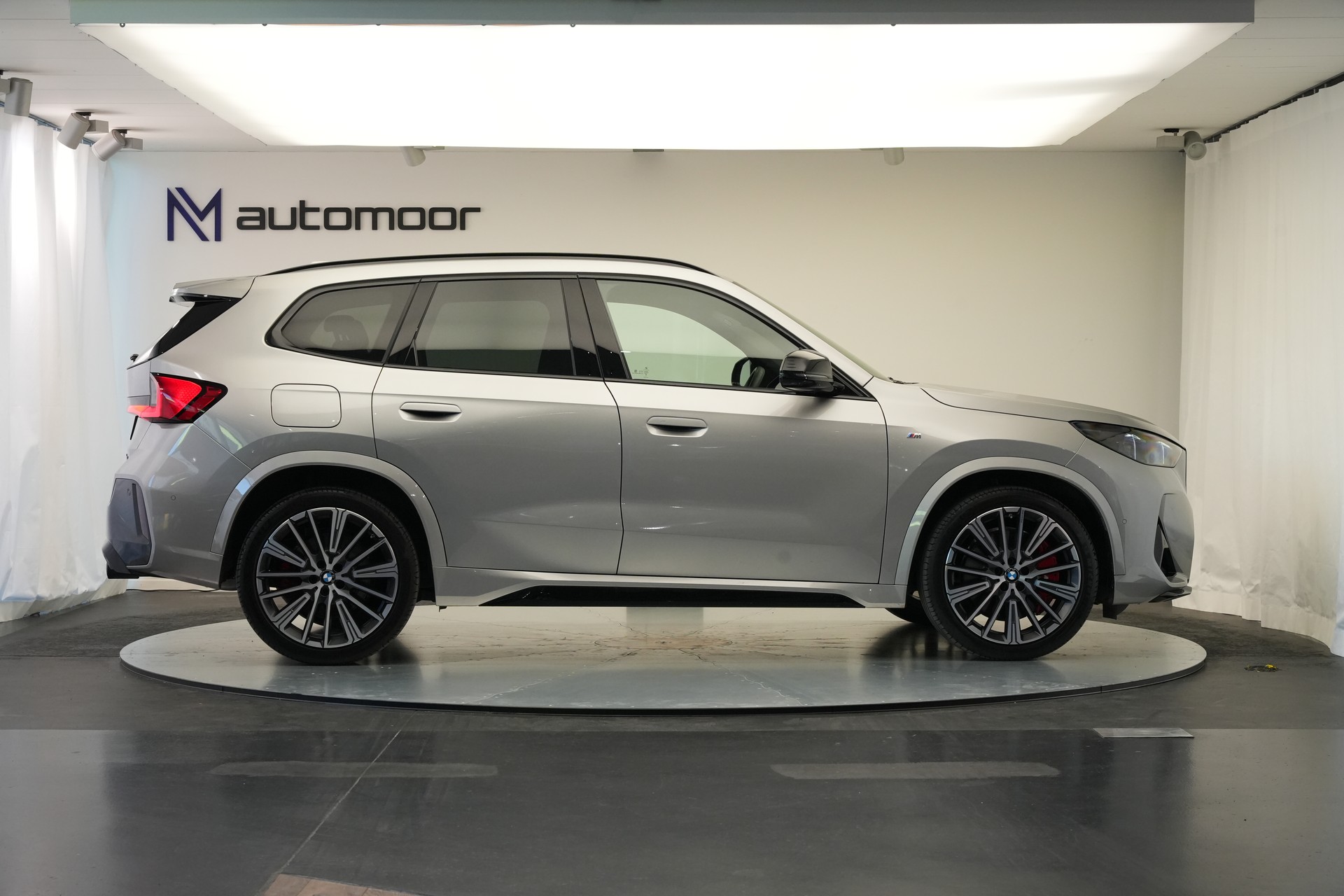 BMW X1 xDrive M35i *CH-Fahrzeug* *M Sportsitze*-showroom-element-3