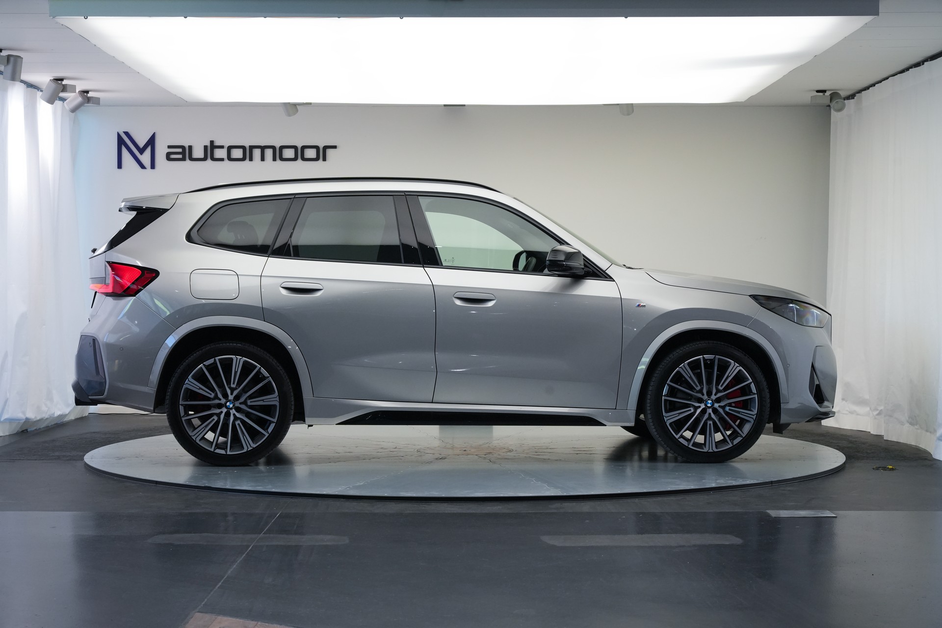 BMW X1 xDrive M35i *CH-Fahrzeug* *M Sportsitze*-image-3