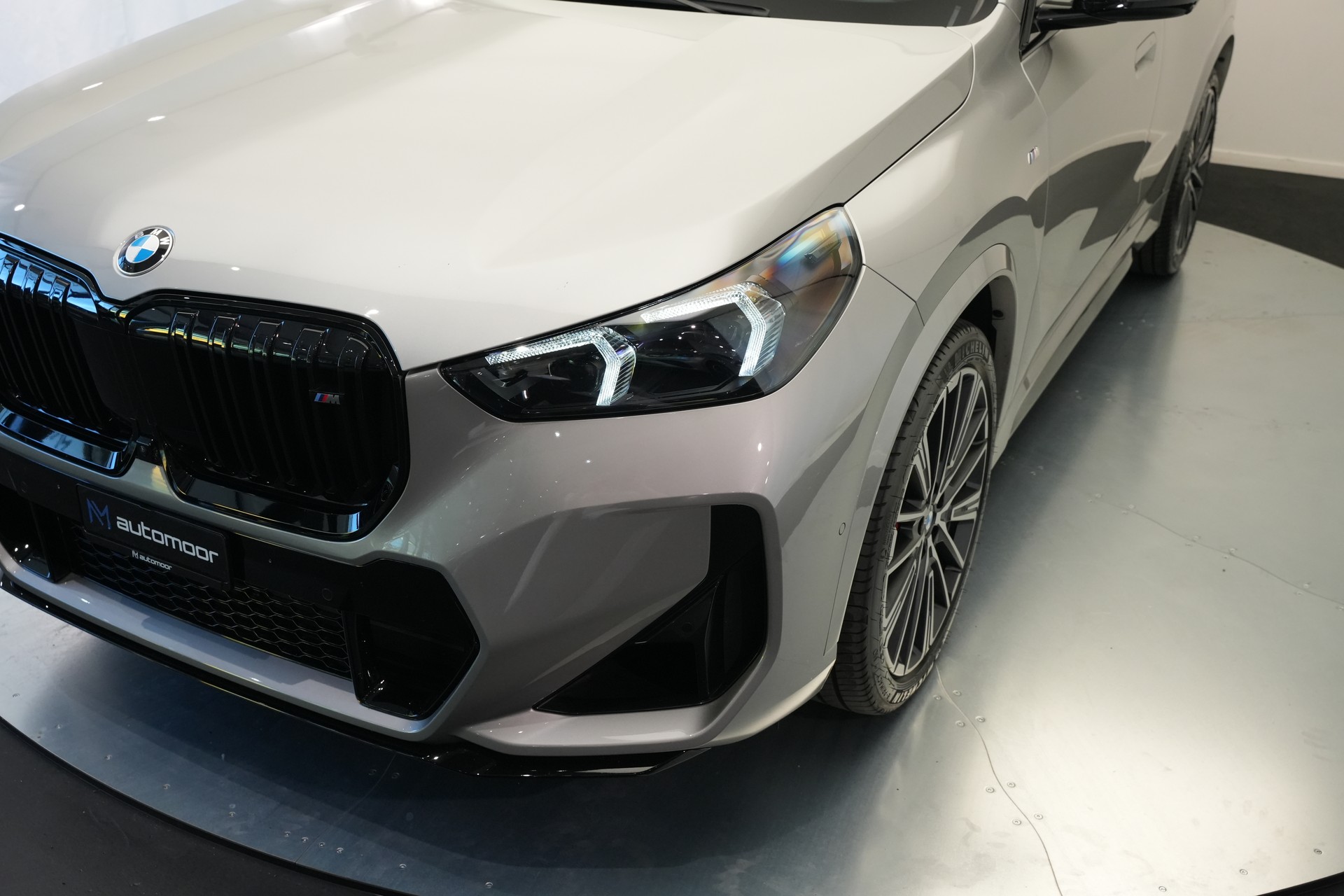 BMW X1 xDrive M35i *CH-Fahrzeug* *M Sportsitze*-image-37