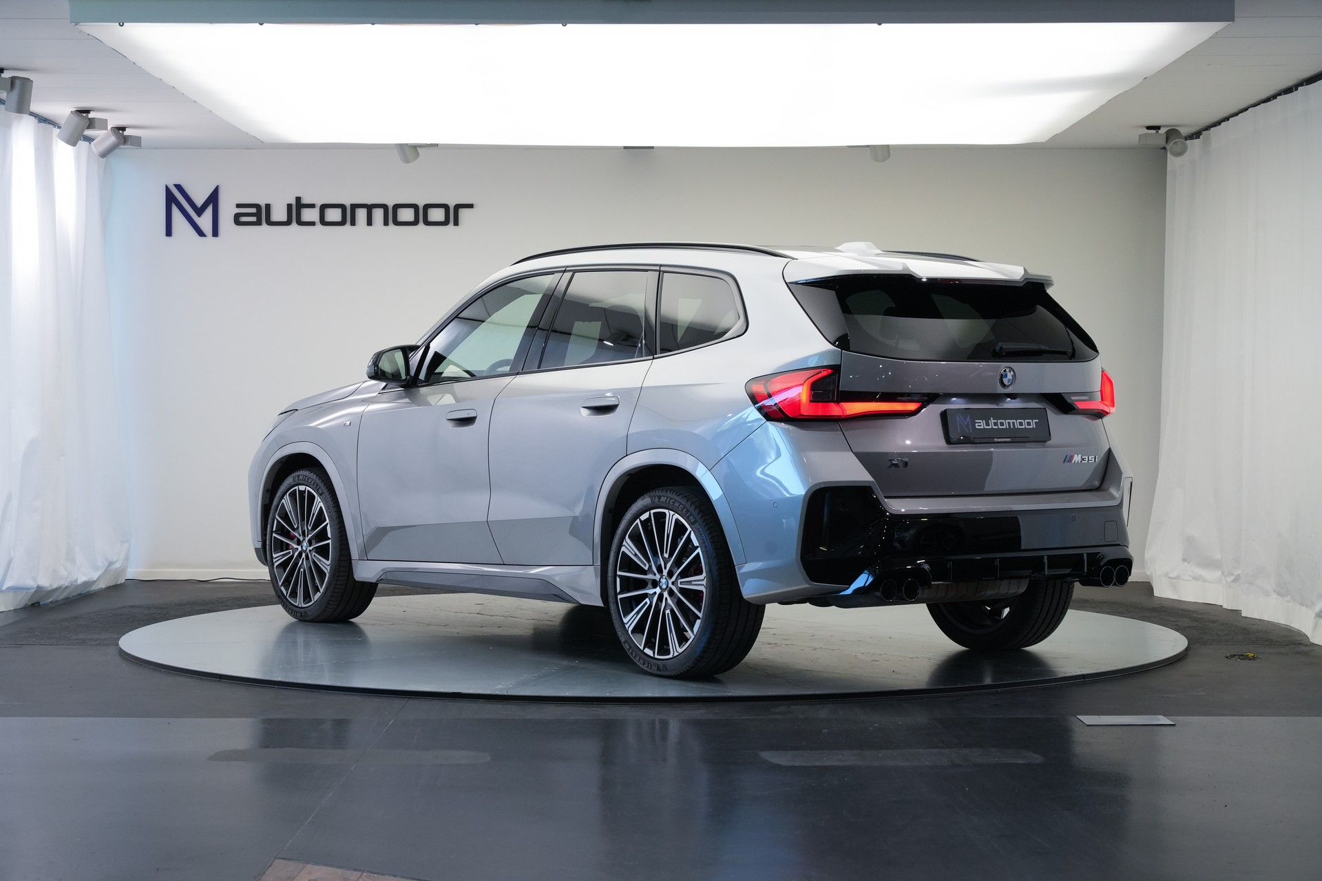 BMW X1 xDrive M35i *CH-Fahrzeug* *M Sportsitze*-image-6