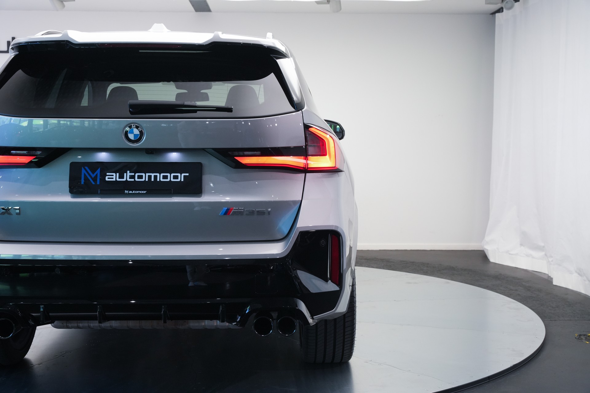 BMW X1 xDrive M35i *CH-Fahrzeug* *M Sportsitze*-image-48