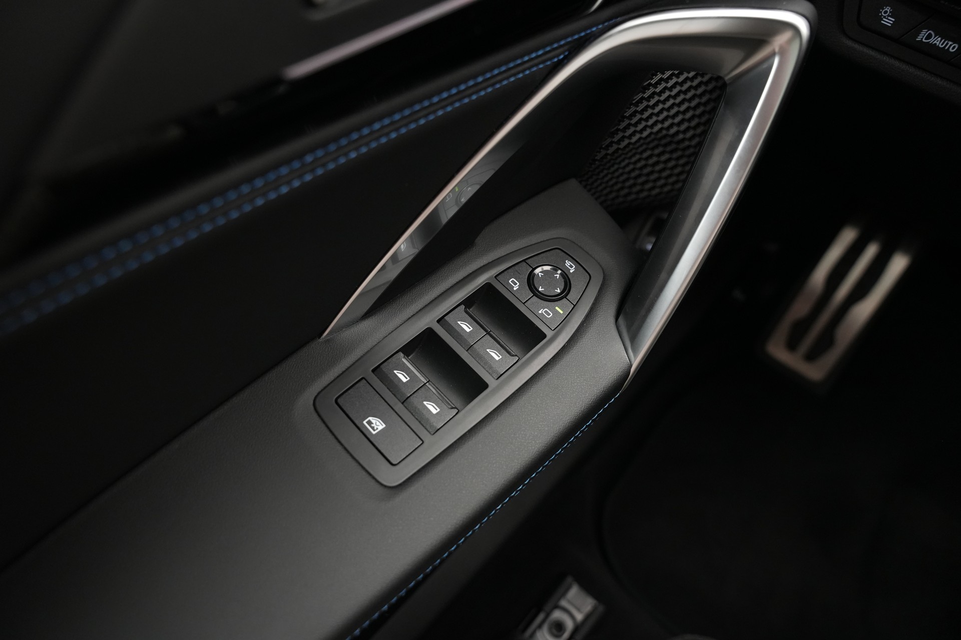 BMW X1 xDrive M35i *CH-Fahrzeug* *M Sportsitze*-image-24