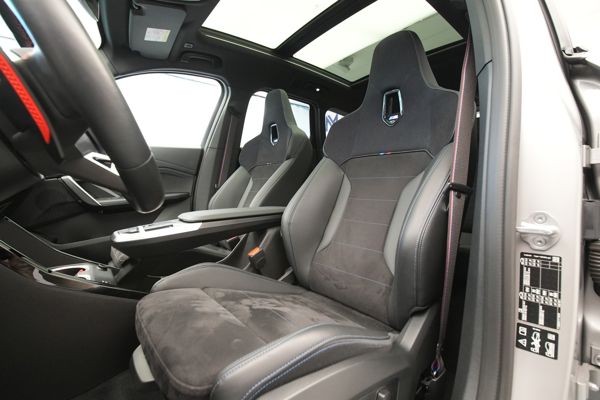 BMW X1 xDrive M35i *CH-Fahrzeug* *M Sportsitze*-image-12