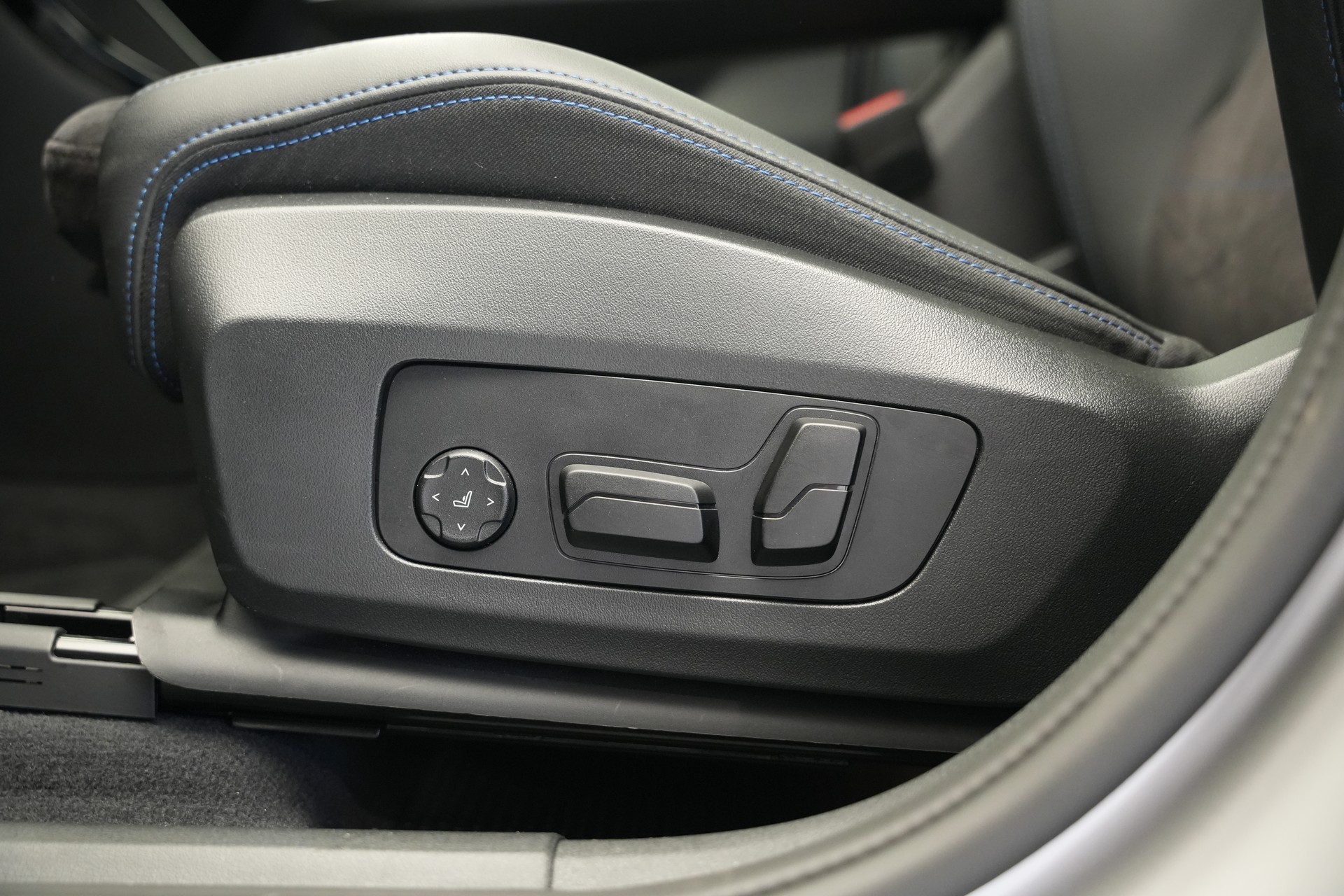 BMW X1 xDrive M35i *CH-Fahrzeug* *M Sportsitze*-image-32