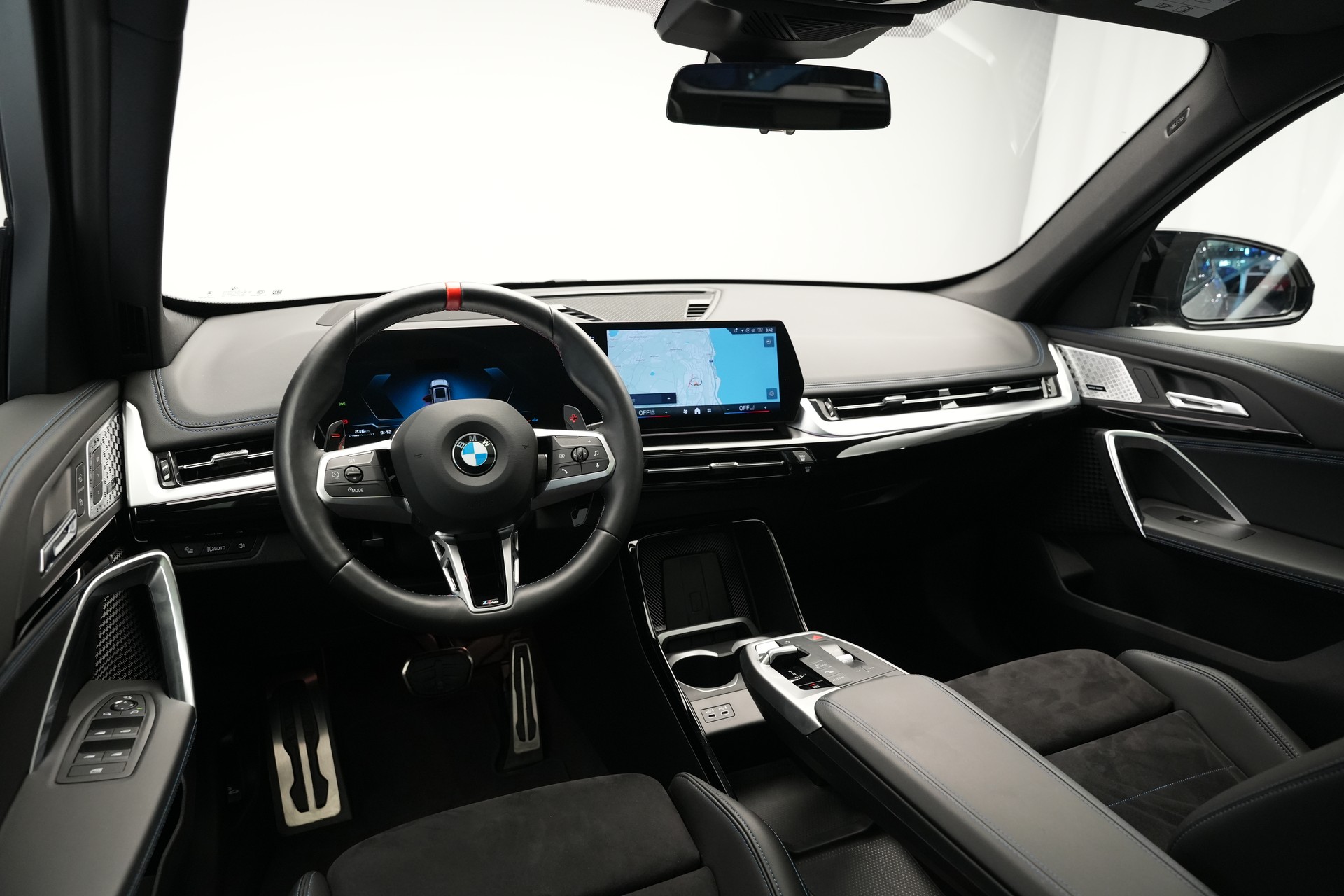 BMW X1 xDrive M35i *CH-Fahrzeug* *M Sportsitze*-image-10