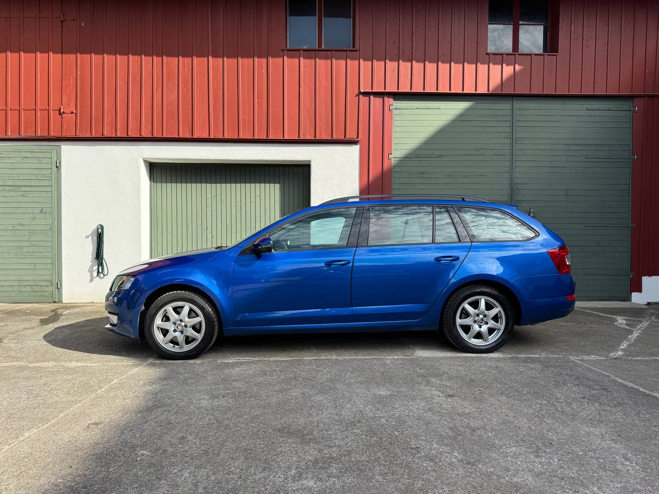 SKODA Octavia Combi 1.8 TSI Fresh 4x4 DSG-image-1
