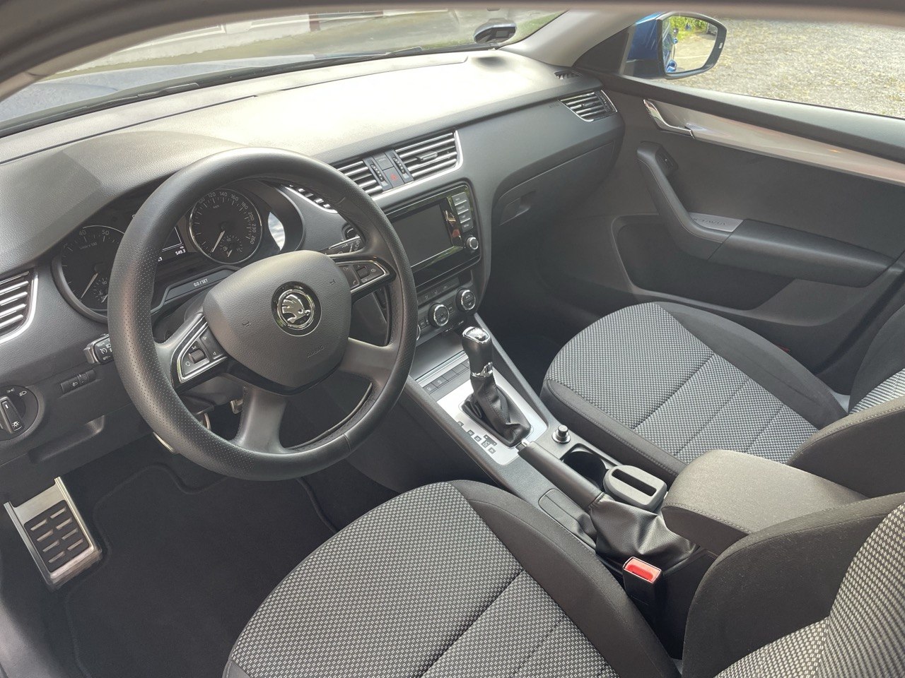 SKODA Octavia Combi 1.8 TSI Fresh 4x4 DSG-image-9