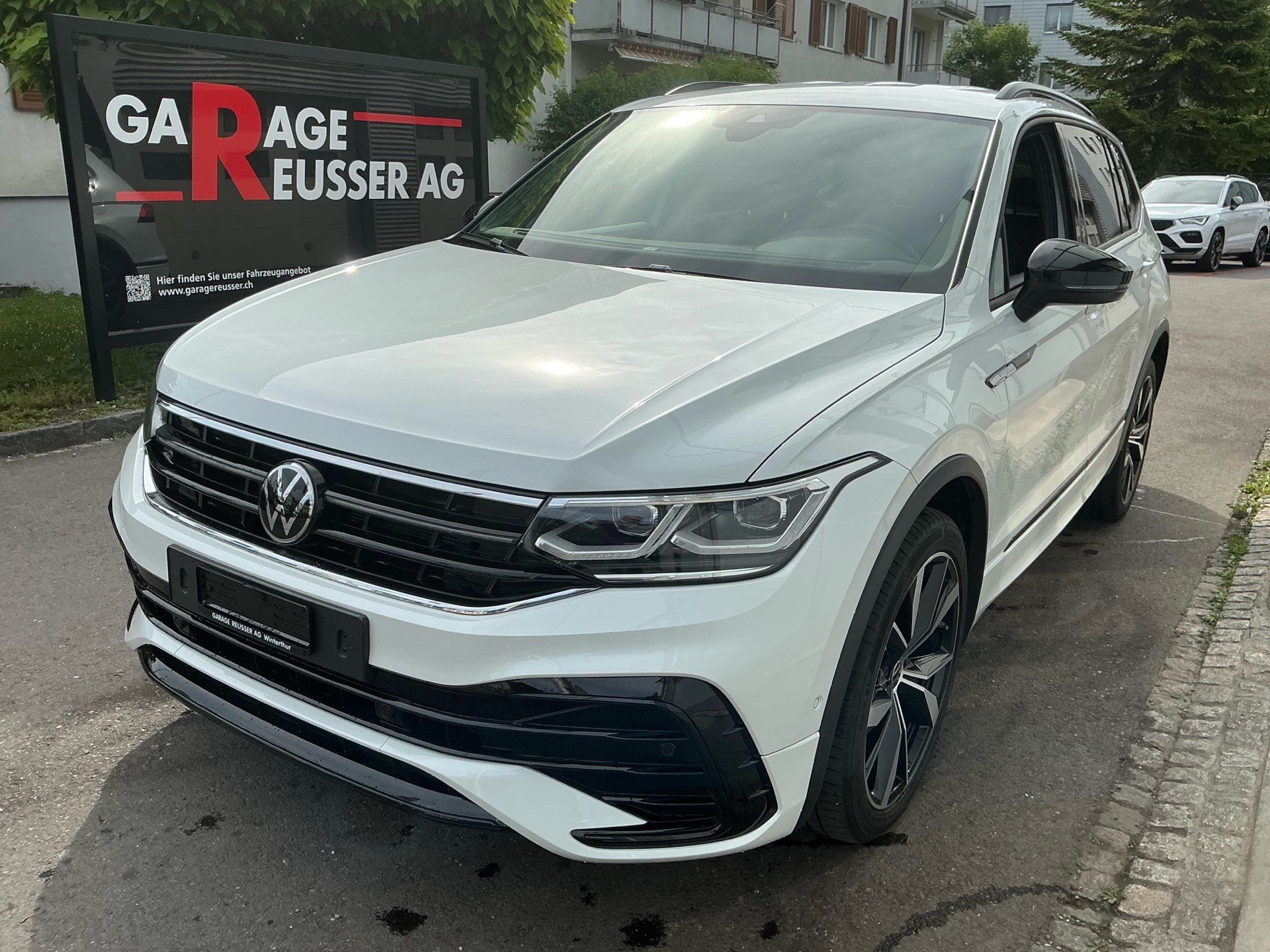 VW Tiguan Allspace R-LINE 4MOTION BLACK STYLE *** 5 JAHRE VW WERKGSGARANTIE ***-image-0