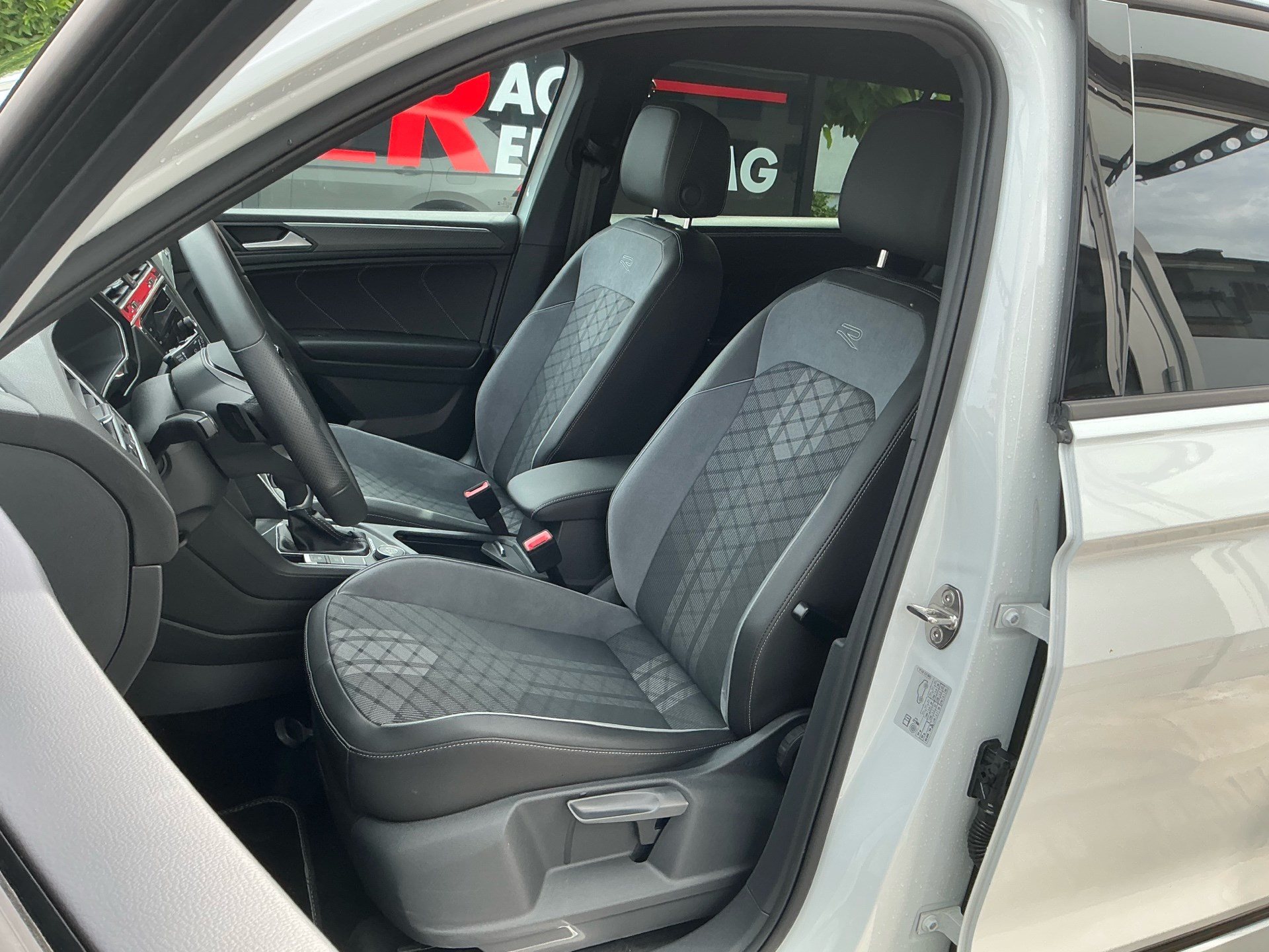 VW Tiguan Allspace R-LINE 4MOTION BLACK STYLE *** 5 JAHRE VW WERKGSGARANTIE ***-image-7