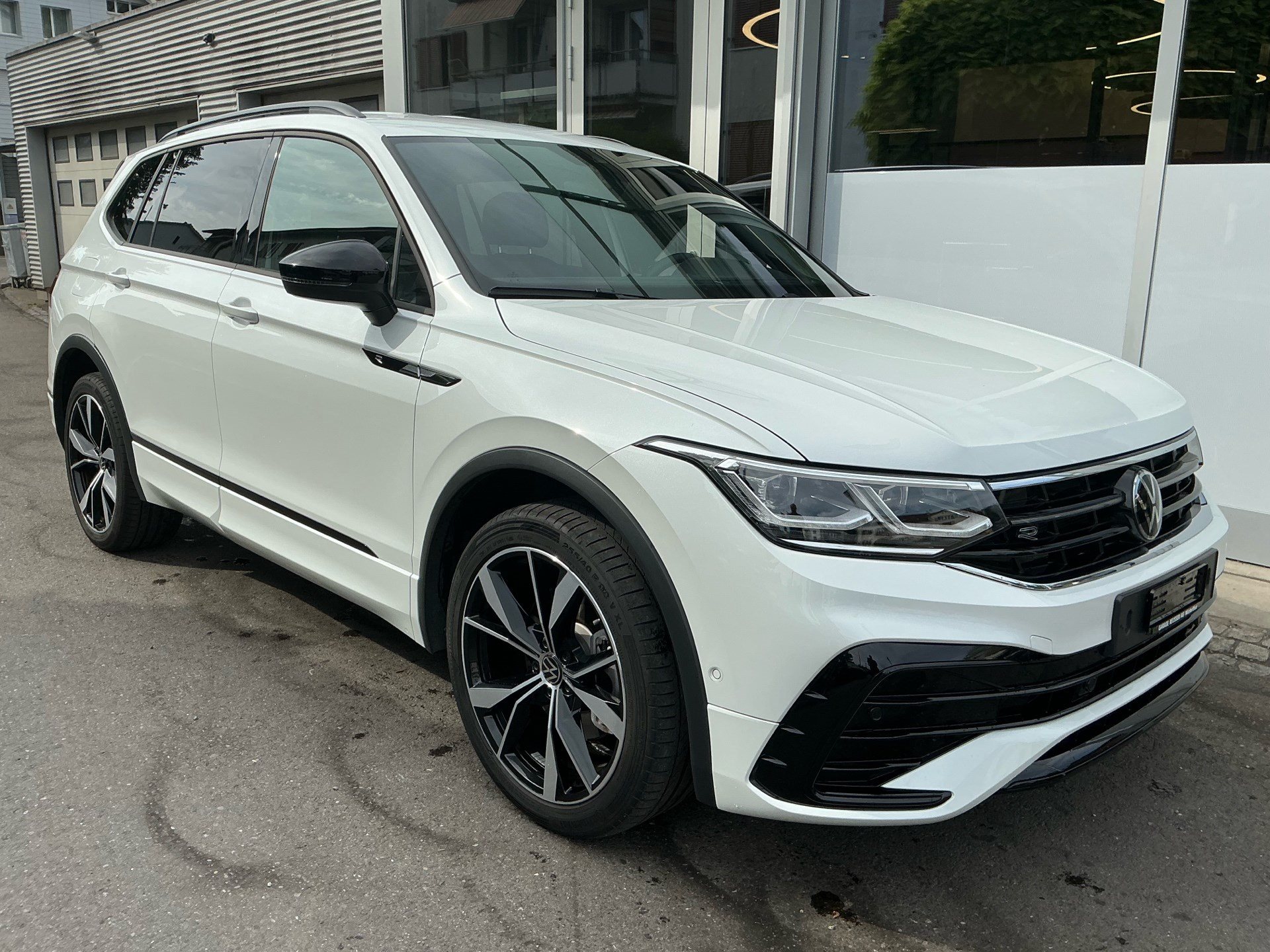 VW Tiguan Allspace R-LINE 4MOTION BLACK STYLE *** 5 JAHRE VW WERKGSGARANTIE ***-image-2