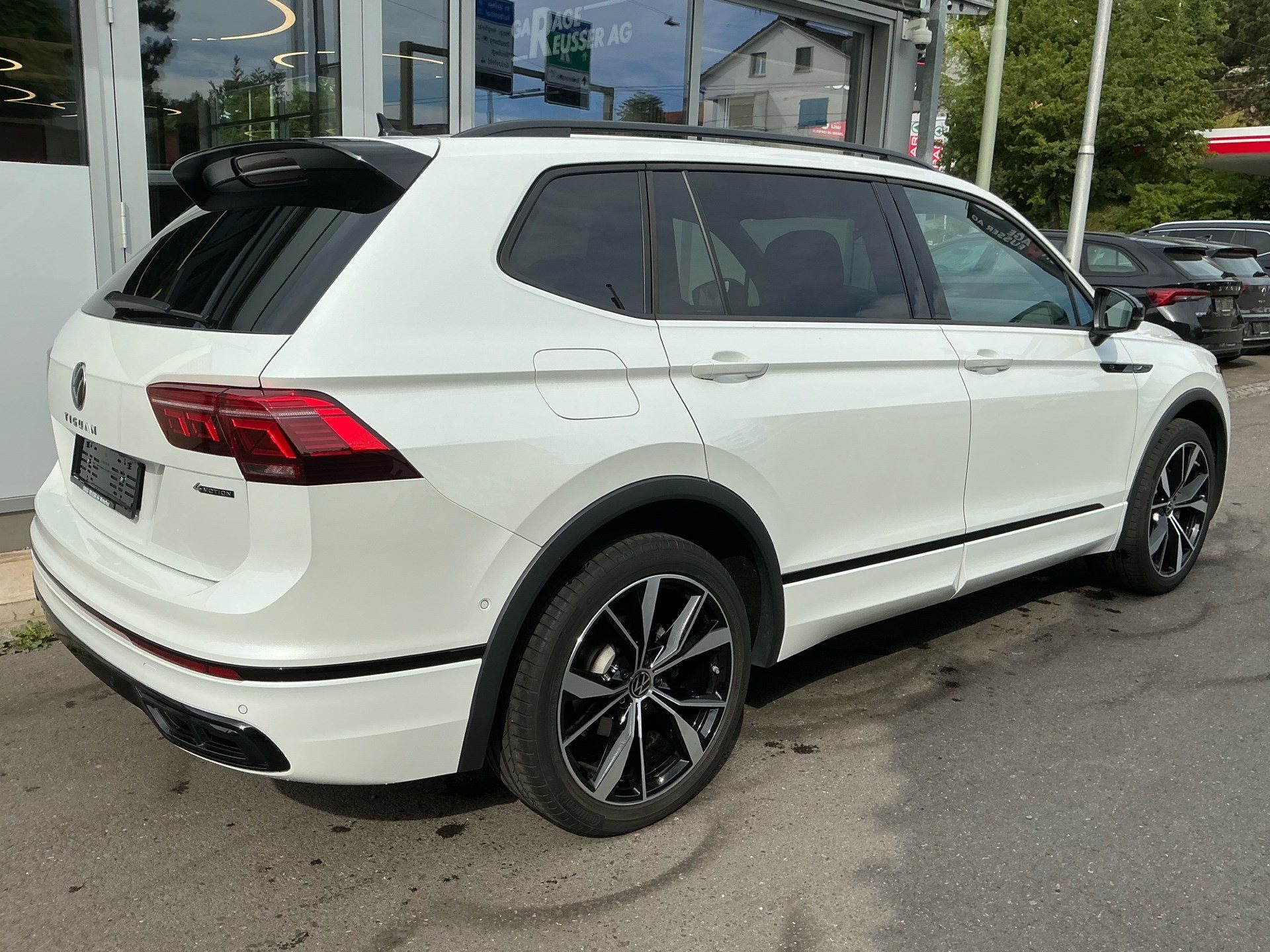 VW Tiguan Allspace R-LINE 4MOTION BLACK STYLE *** 5 JAHRE VW WERKGSGARANTIE ***-image-3