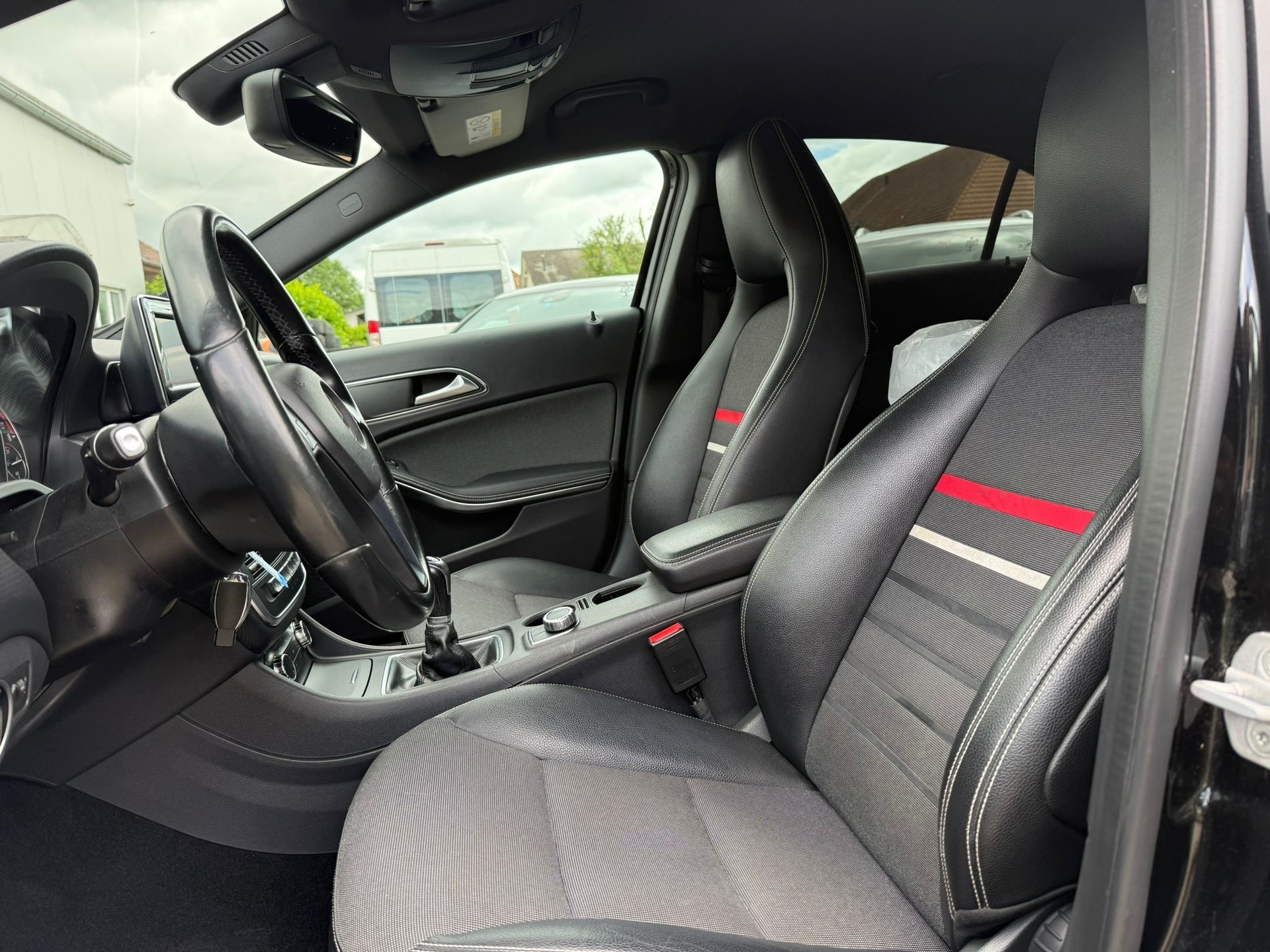 MERCEDES-BENZ A 180 Urban-image-9