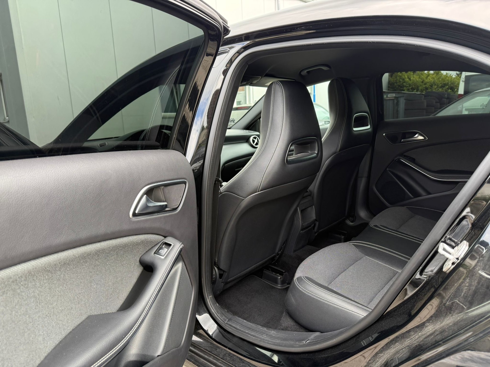 MERCEDES-BENZ A 180 Urban-image-10