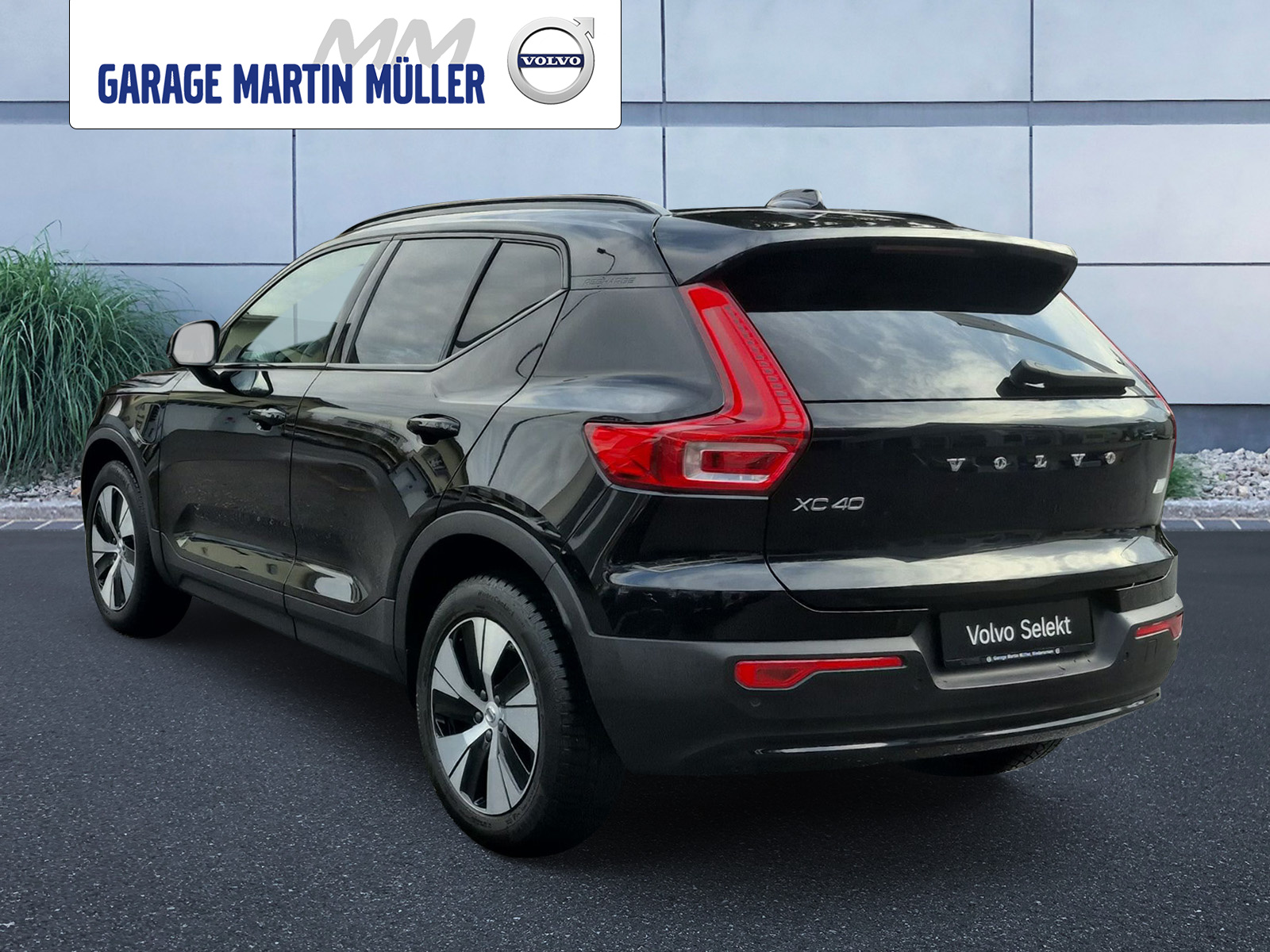 VOLVO XC40 1.5 T4 PiH Plus Dark-image-2