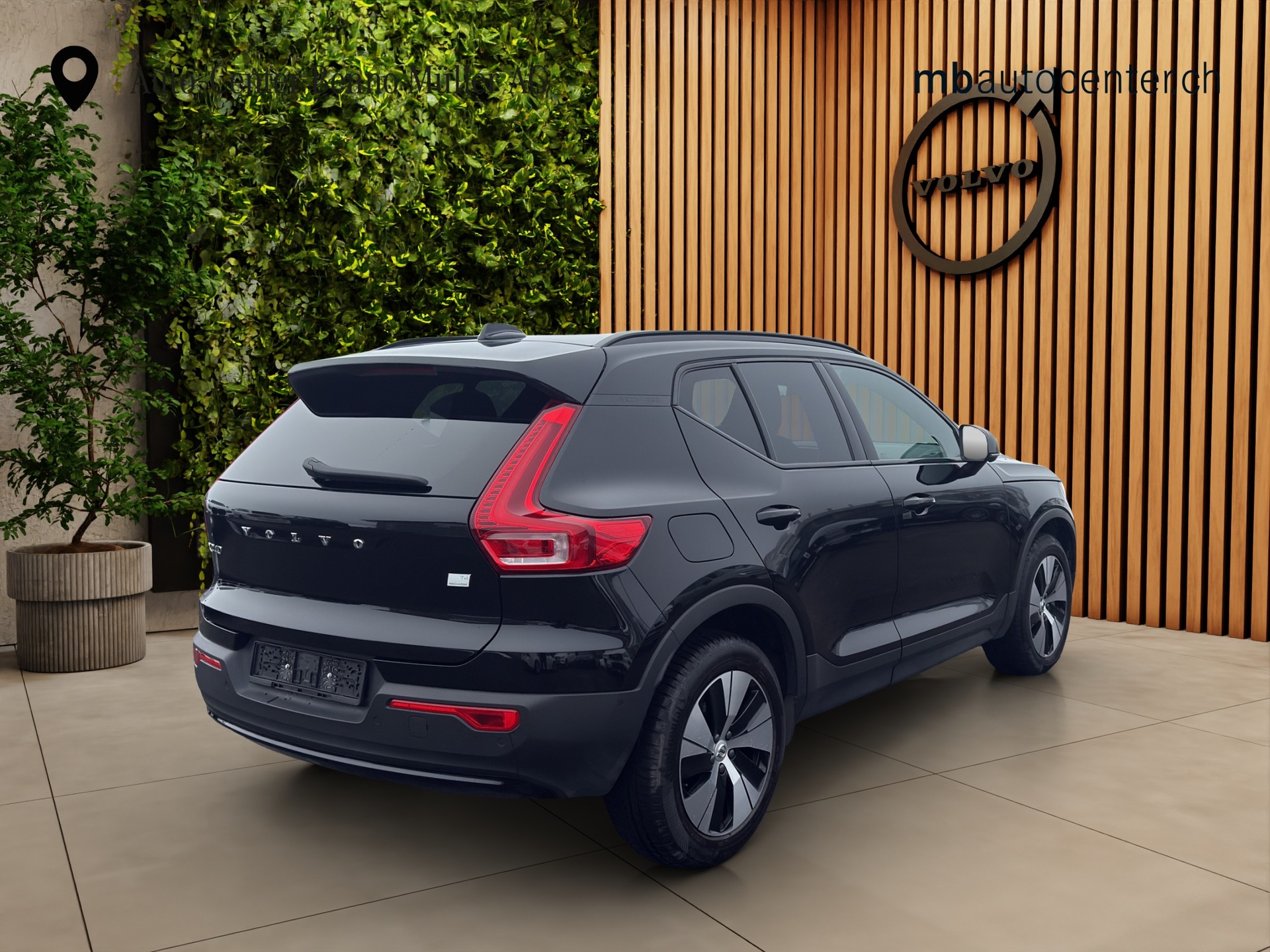 VOLVO XC40 1.5 T4 PiH Plus Dark-image-4