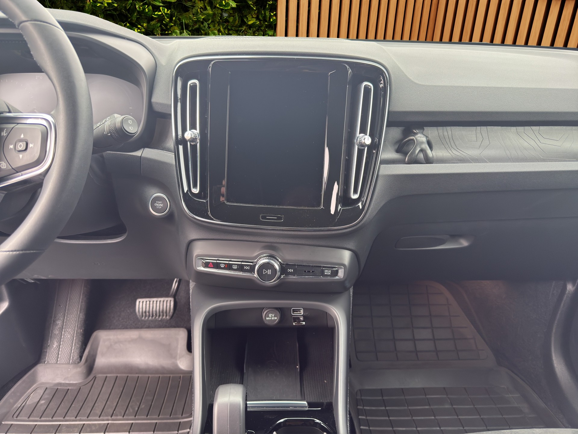 VOLVO XC40 1.5 T4 PiH Plus Dark-image-14