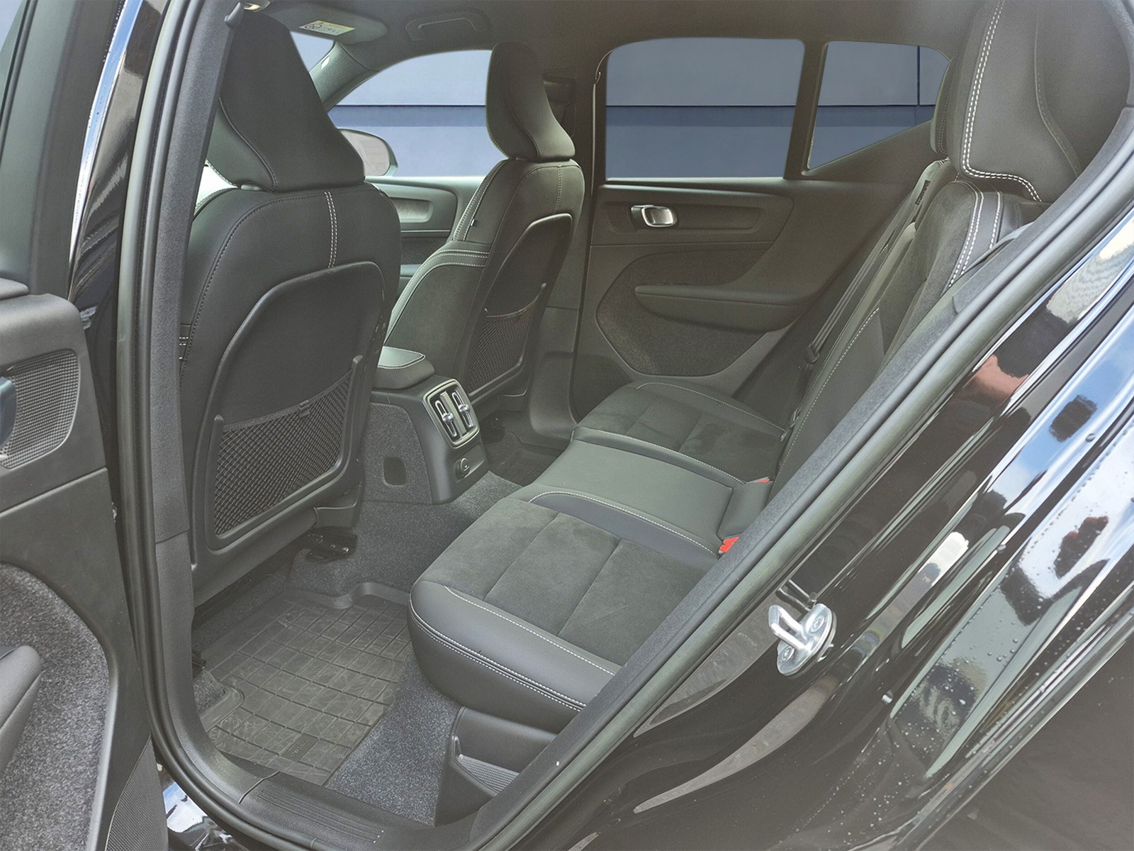 VOLVO XC40 1.5 T4 PiH Plus Dark-image-14