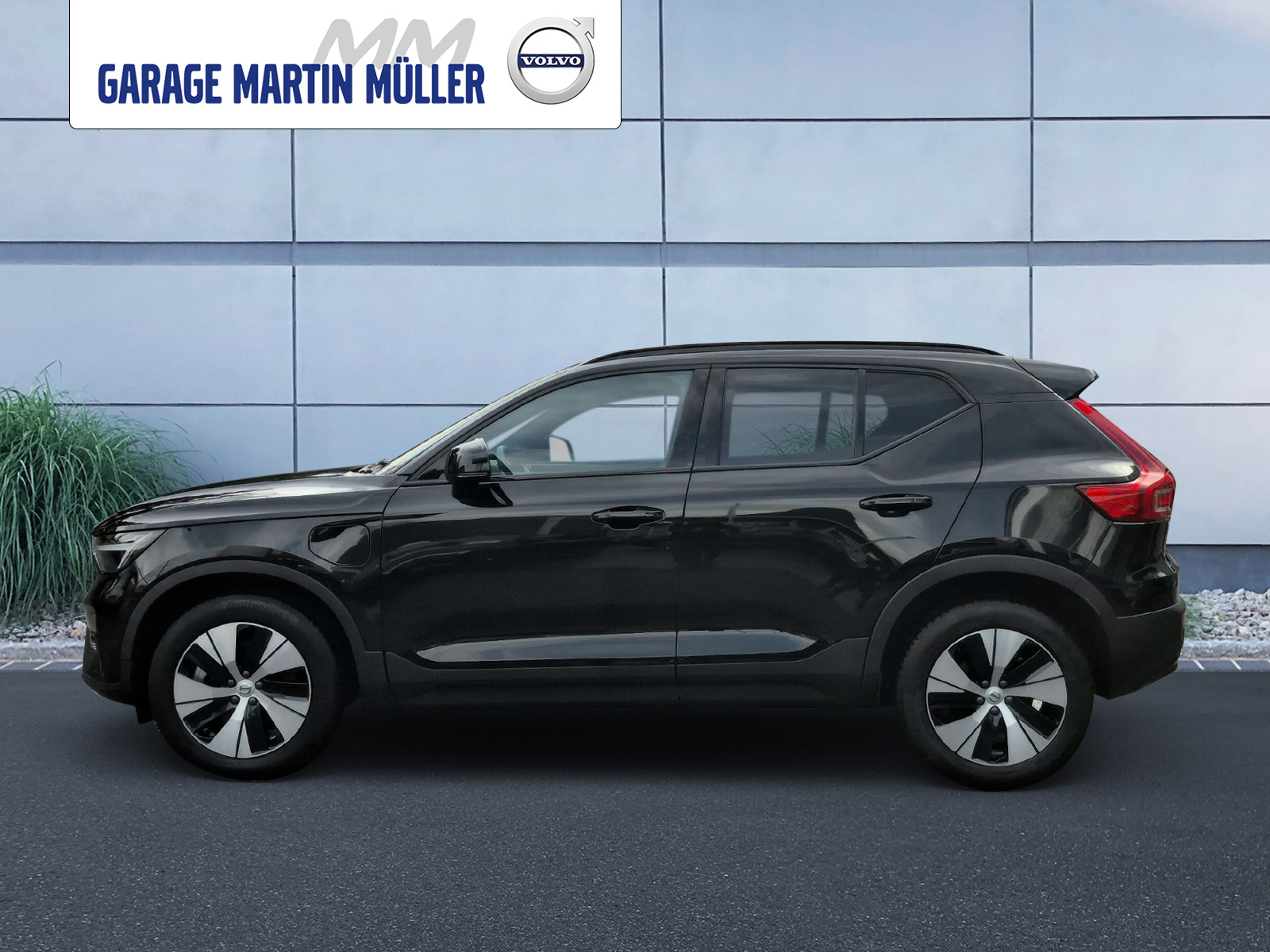 VOLVO XC40 1.5 T4 PiH Plus Dark-image-1
