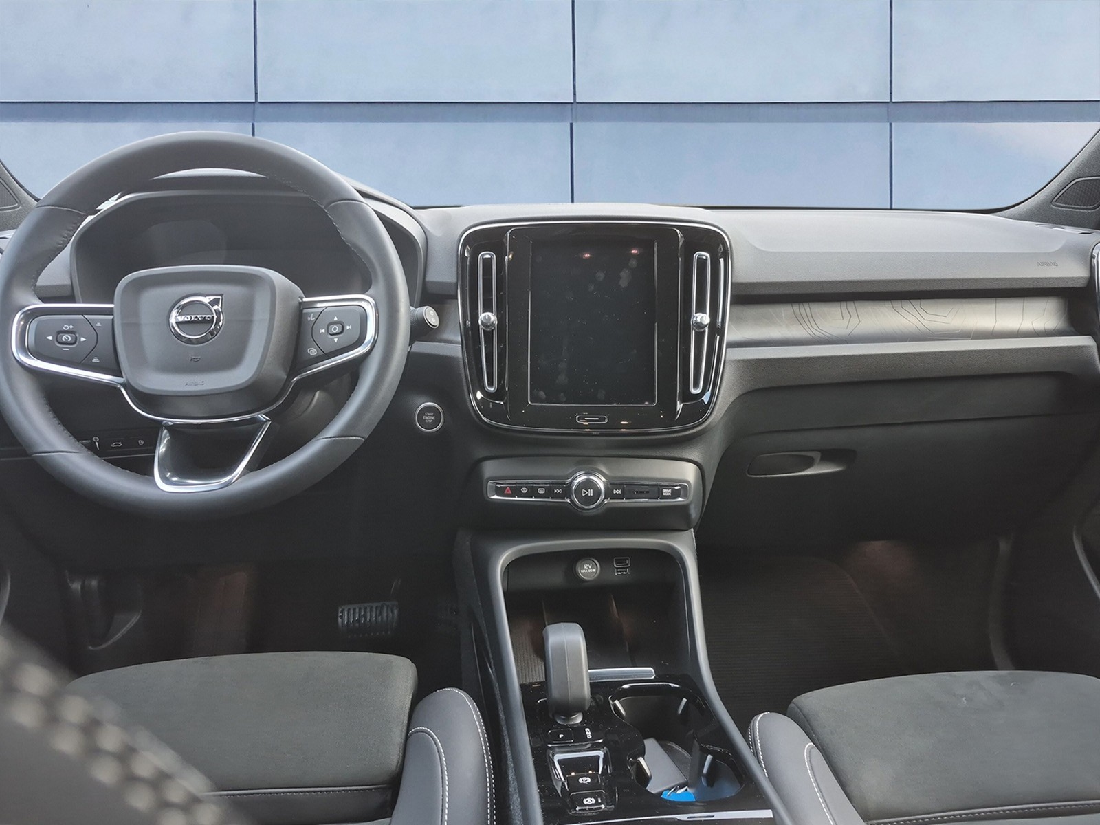 VOLVO XC40 1.5 T4 PiH Plus Dark-image-11