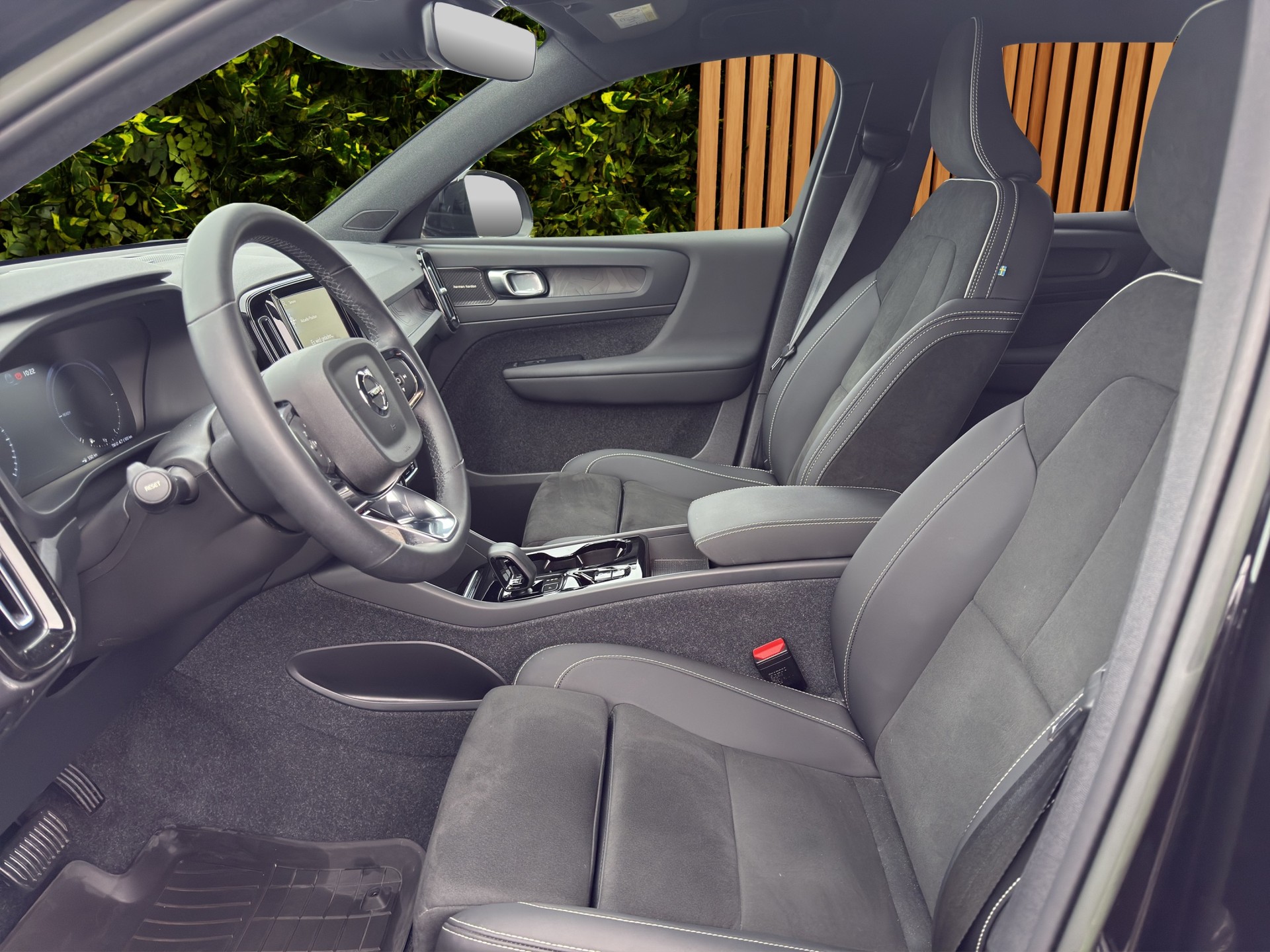 VOLVO XC40 1.5 T4 PiH Plus Dark-image-10