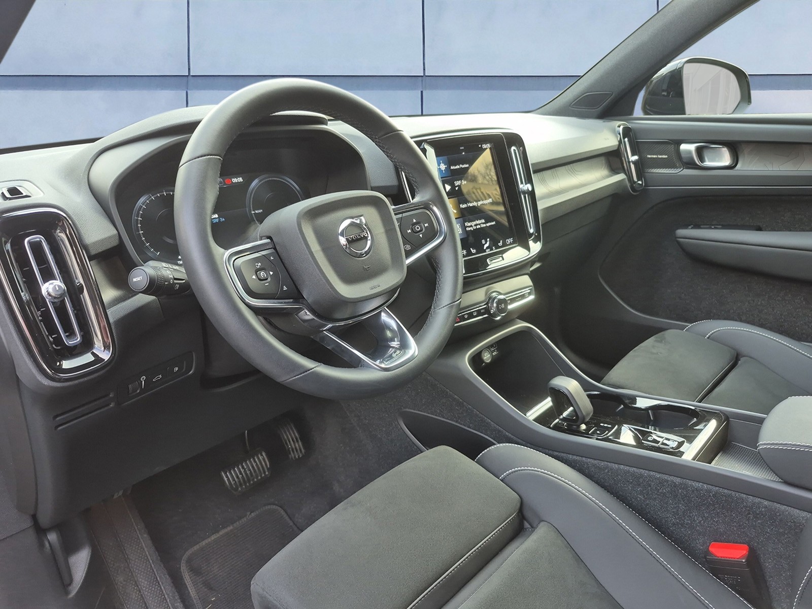 VOLVO XC40 1.5 T4 PiH Plus Dark-image-10