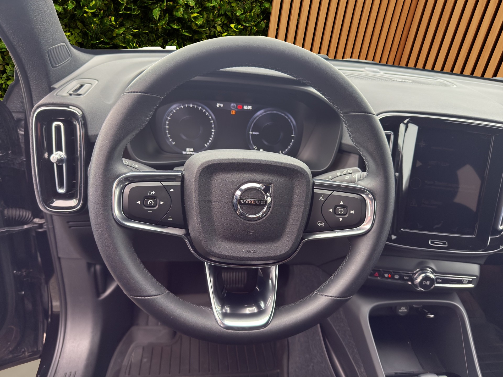 VOLVO XC40 1.5 T4 PiH Plus Dark-image-13