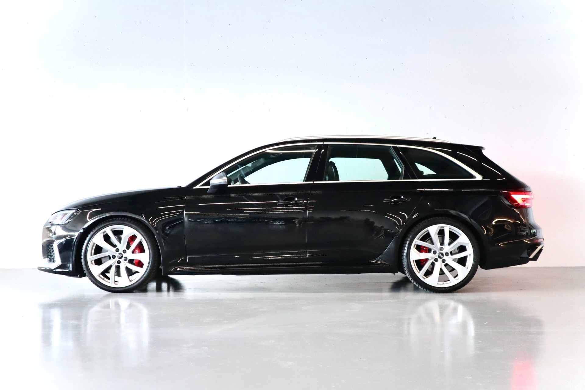 AUDI RS4 AVANT 2.9 TFSI QUATTRO TIPTRONIC | CH-FZG | OHNE OPF | TOP ZUSTAND-image-1