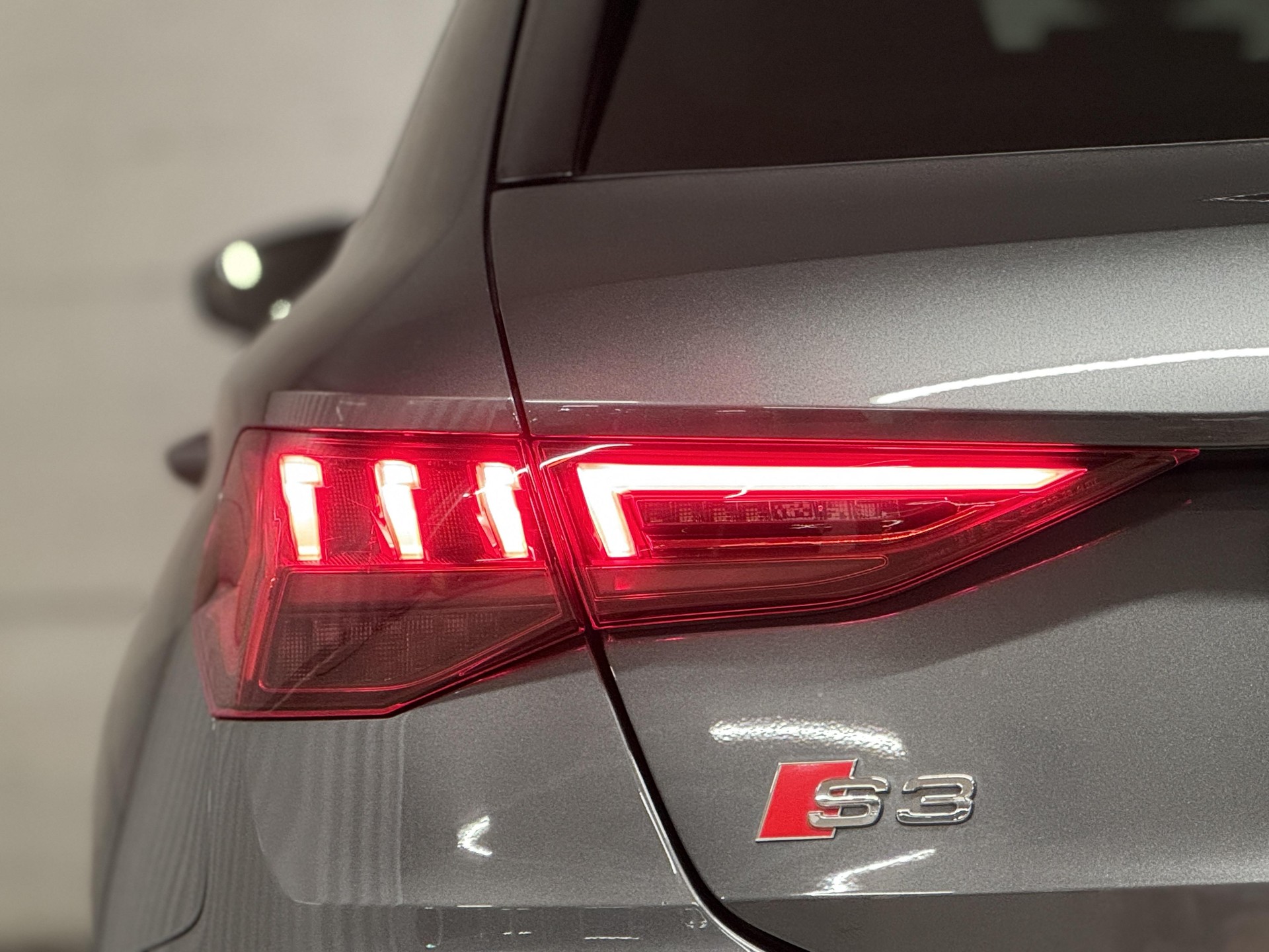 AUDI S3 Sportback 2.0 TFSI quattro S-tronic-image-4