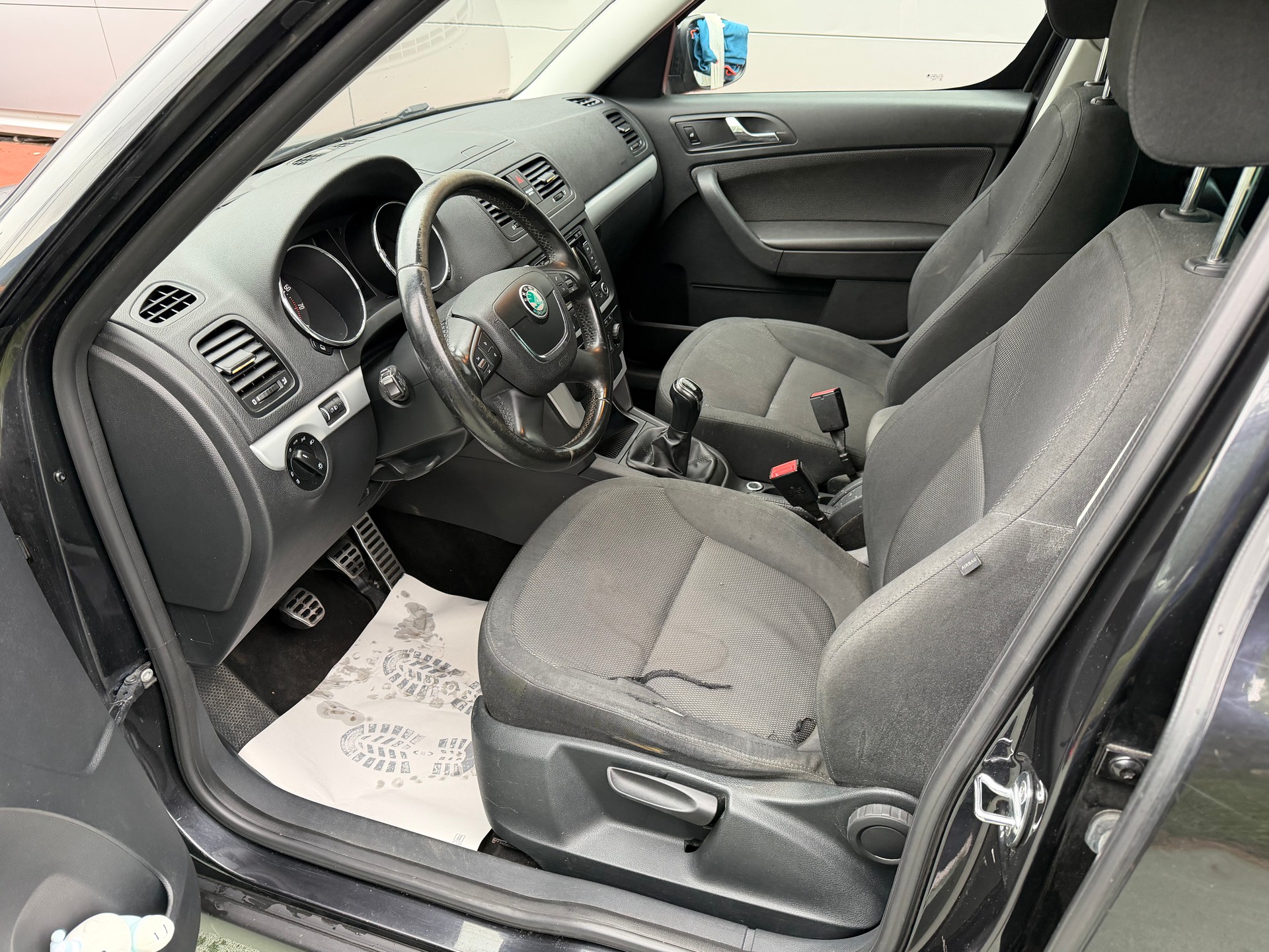 SKODA Yeti 1.8 TSI Active 4x4-image-8