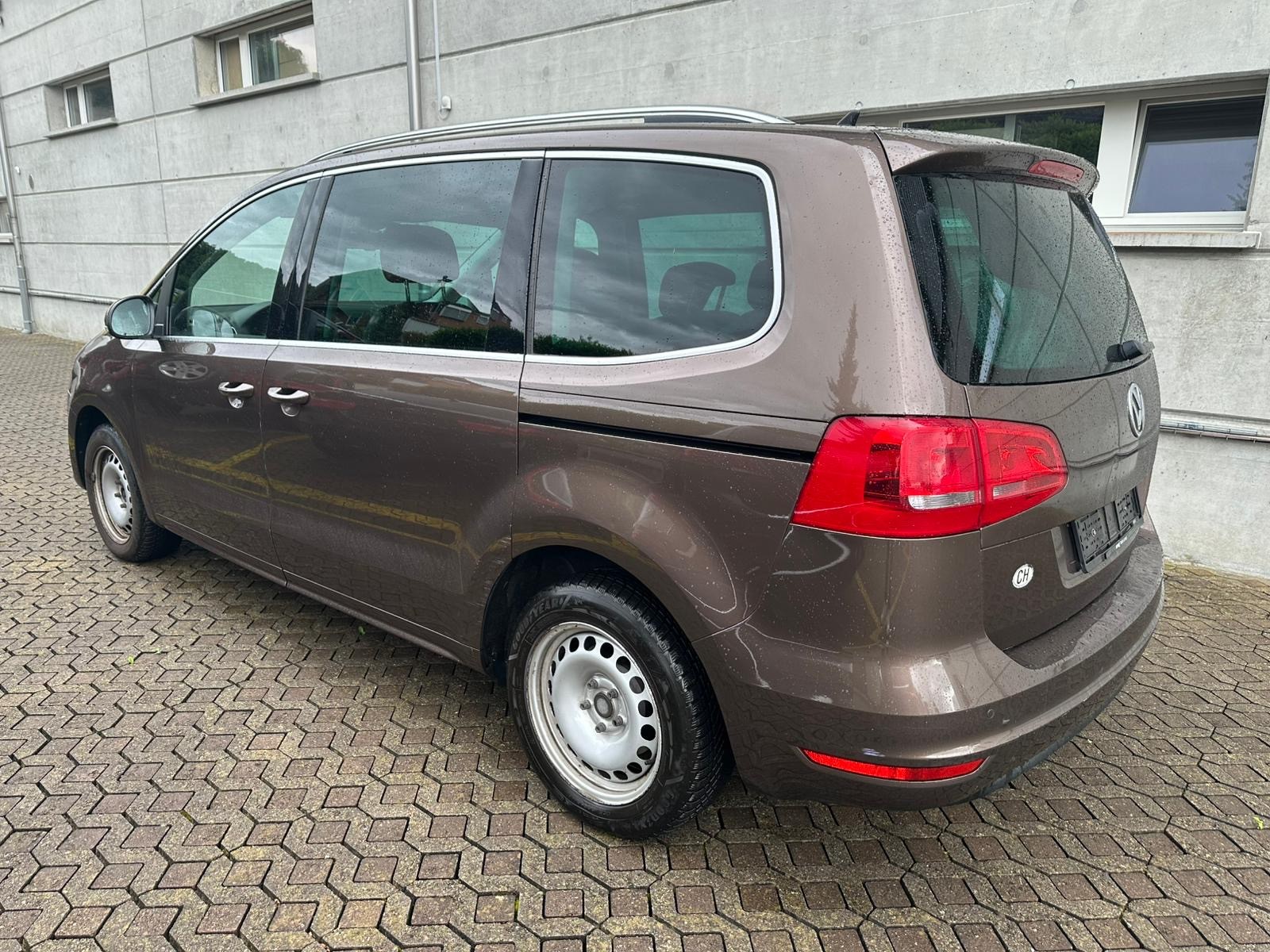 VW Sharan 2.0 TDI BlueMotion Technology Highline DSG-image-4