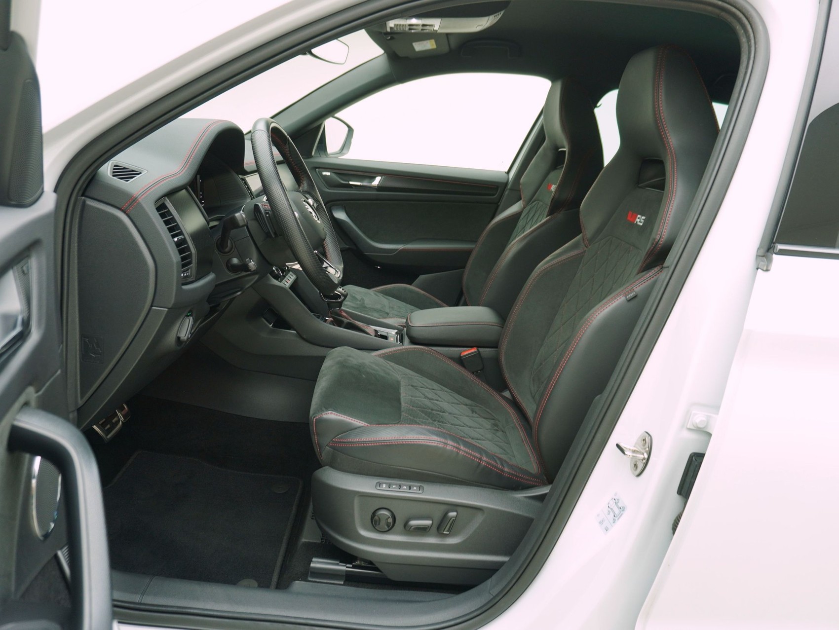 SKODA Kodiaq 2.0 TSI DSG RS-image-8