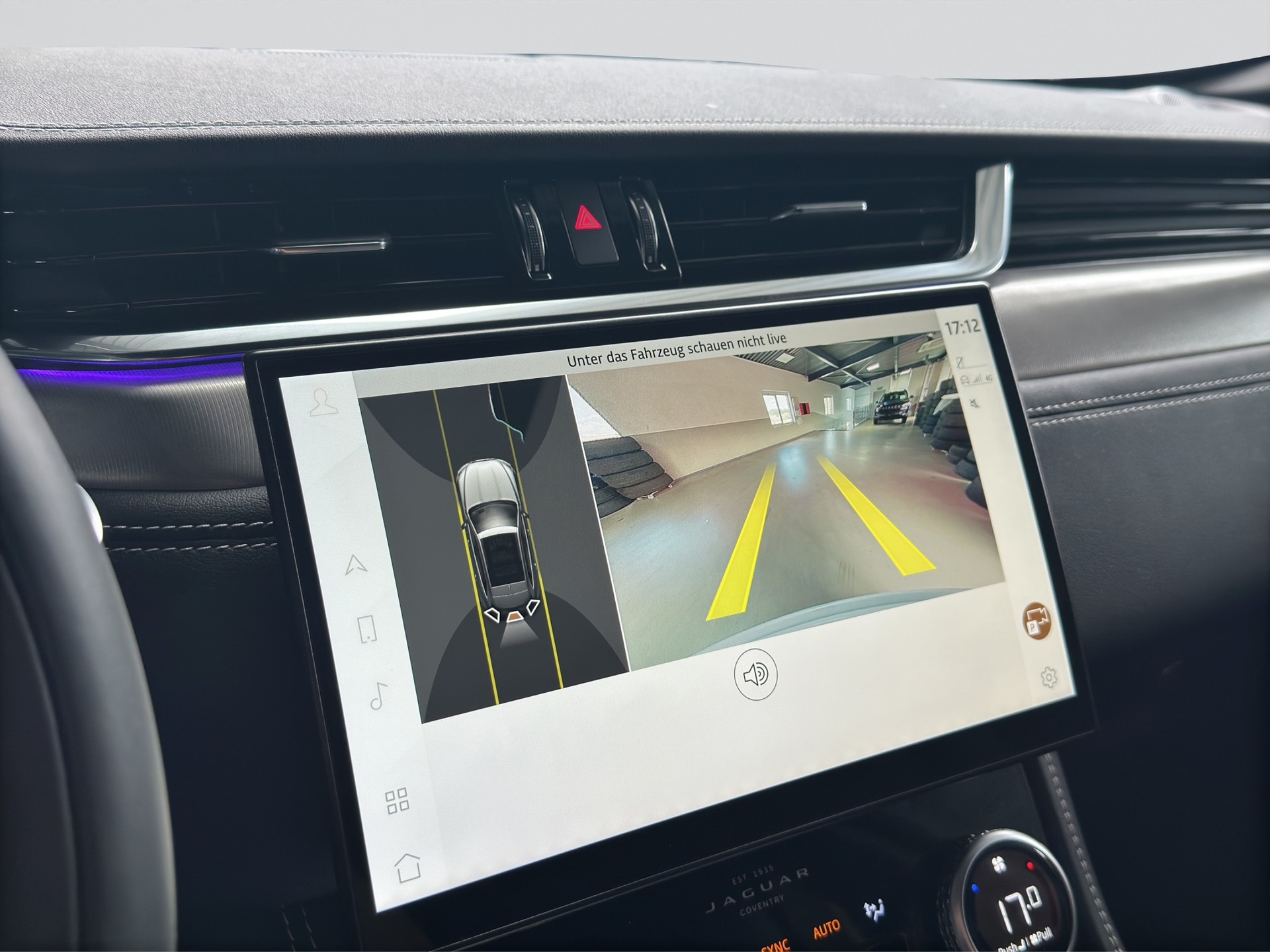 JAGUAR F-Pace 2.0 D200 R-Dynamic MHEV SE AWD-image-13
