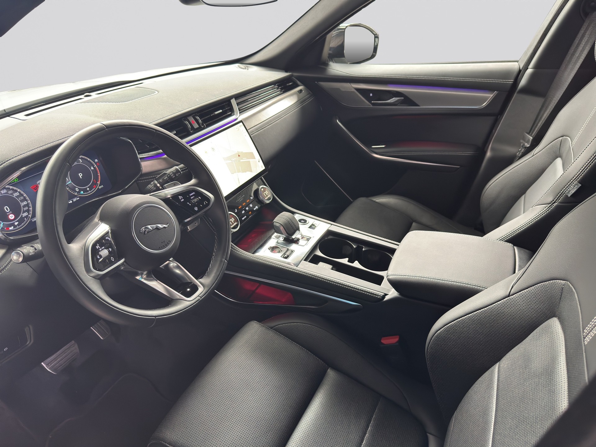 JAGUAR F-Pace 2.0 D200 R-Dynamic MHEV SE AWD-image-6