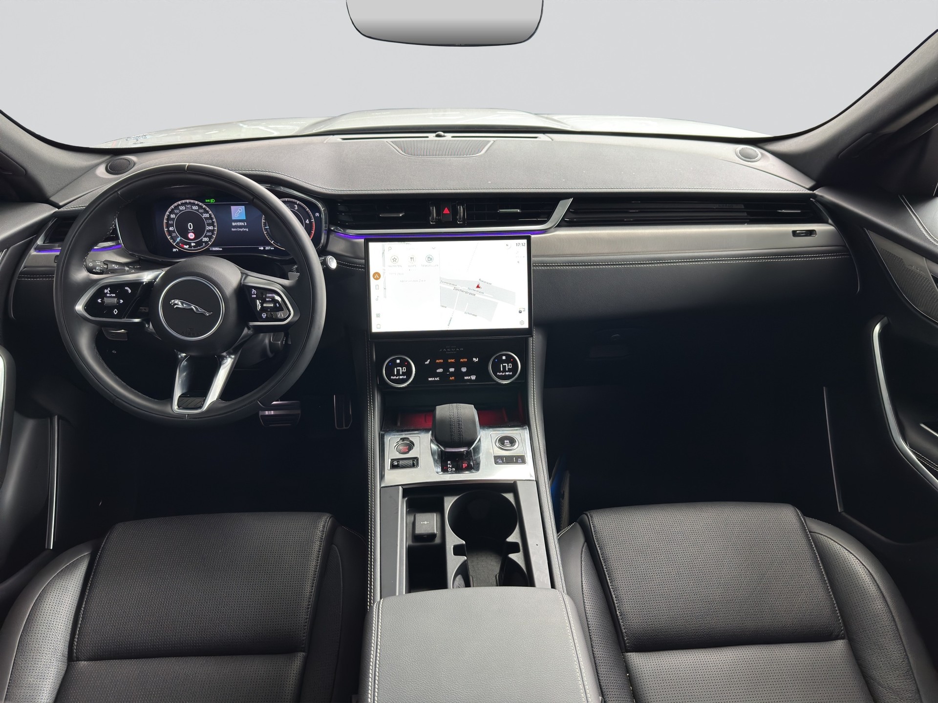 JAGUAR F-Pace 2.0 D200 R-Dynamic MHEV SE AWD-image-14