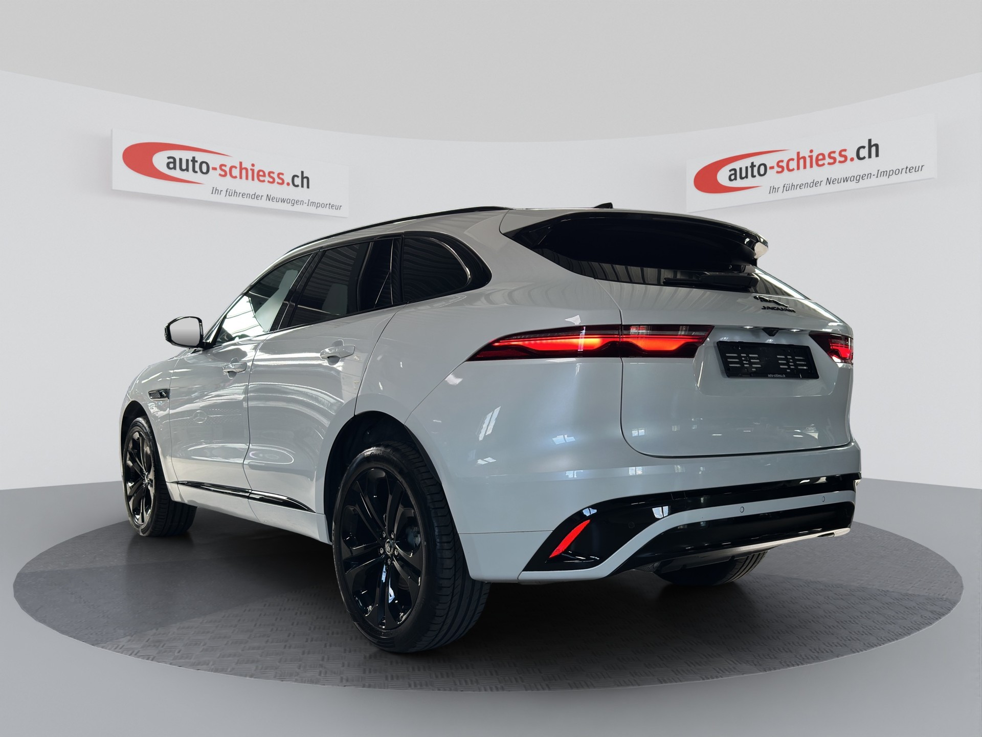 JAGUAR F-Pace 2.0 D200 R-Dynamic MHEV SE AWD-image-2