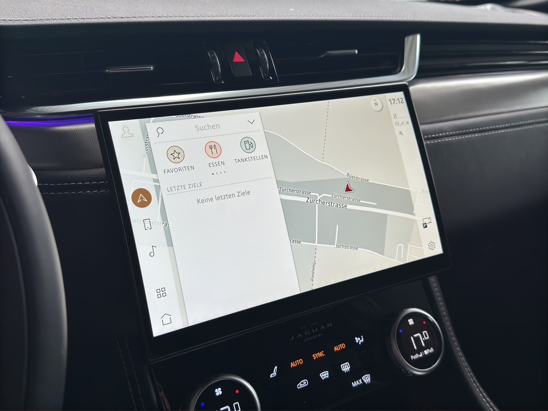 JAGUAR F-Pace 2.0 D200 R-Dynamic MHEV SE AWD-image-12