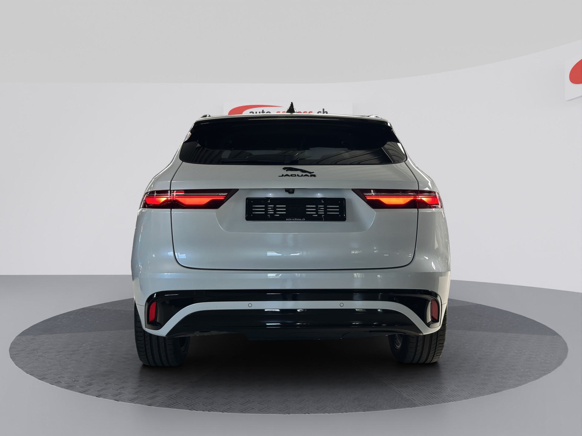 JAGUAR F-Pace 2.0 D200 R-Dynamic MHEV SE AWD-image-3