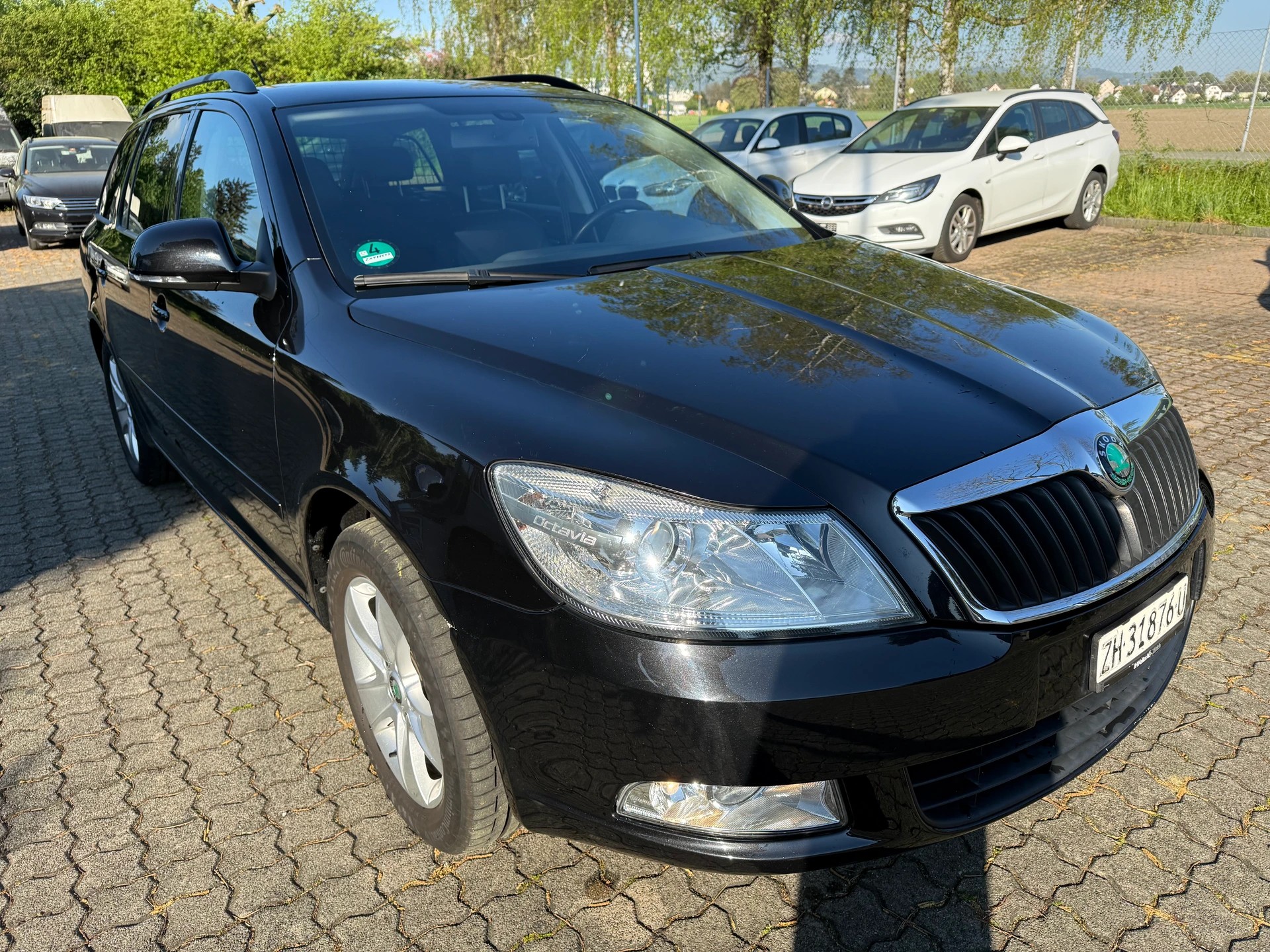 SKODA Octavia Combi 1.6 TDI Elegance DSG-image-2