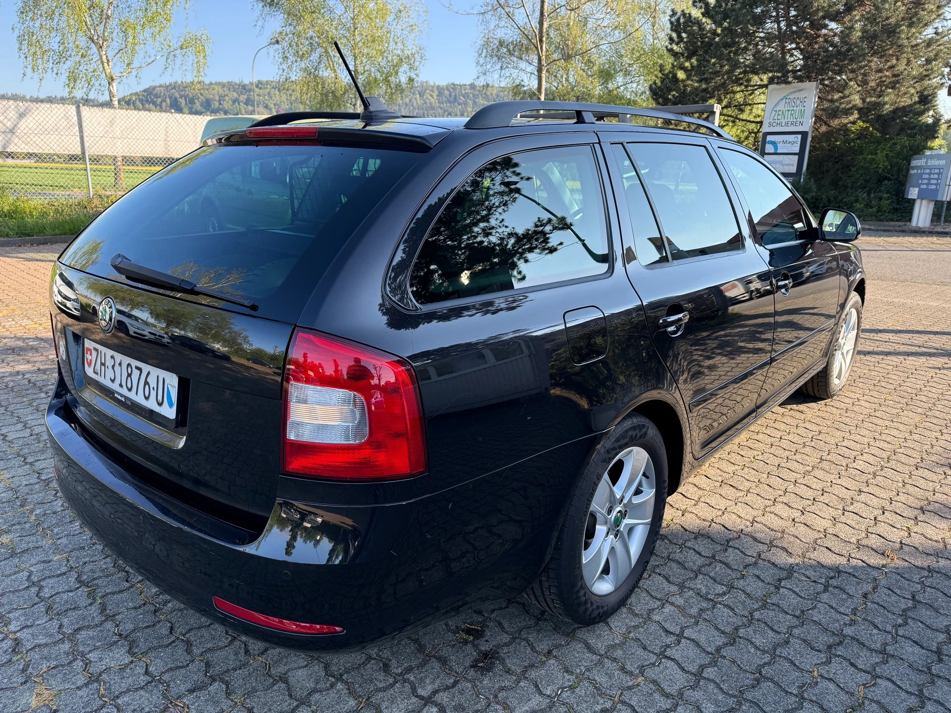 SKODA Octavia Combi 1.6 TDI Elegance DSG-image-4
