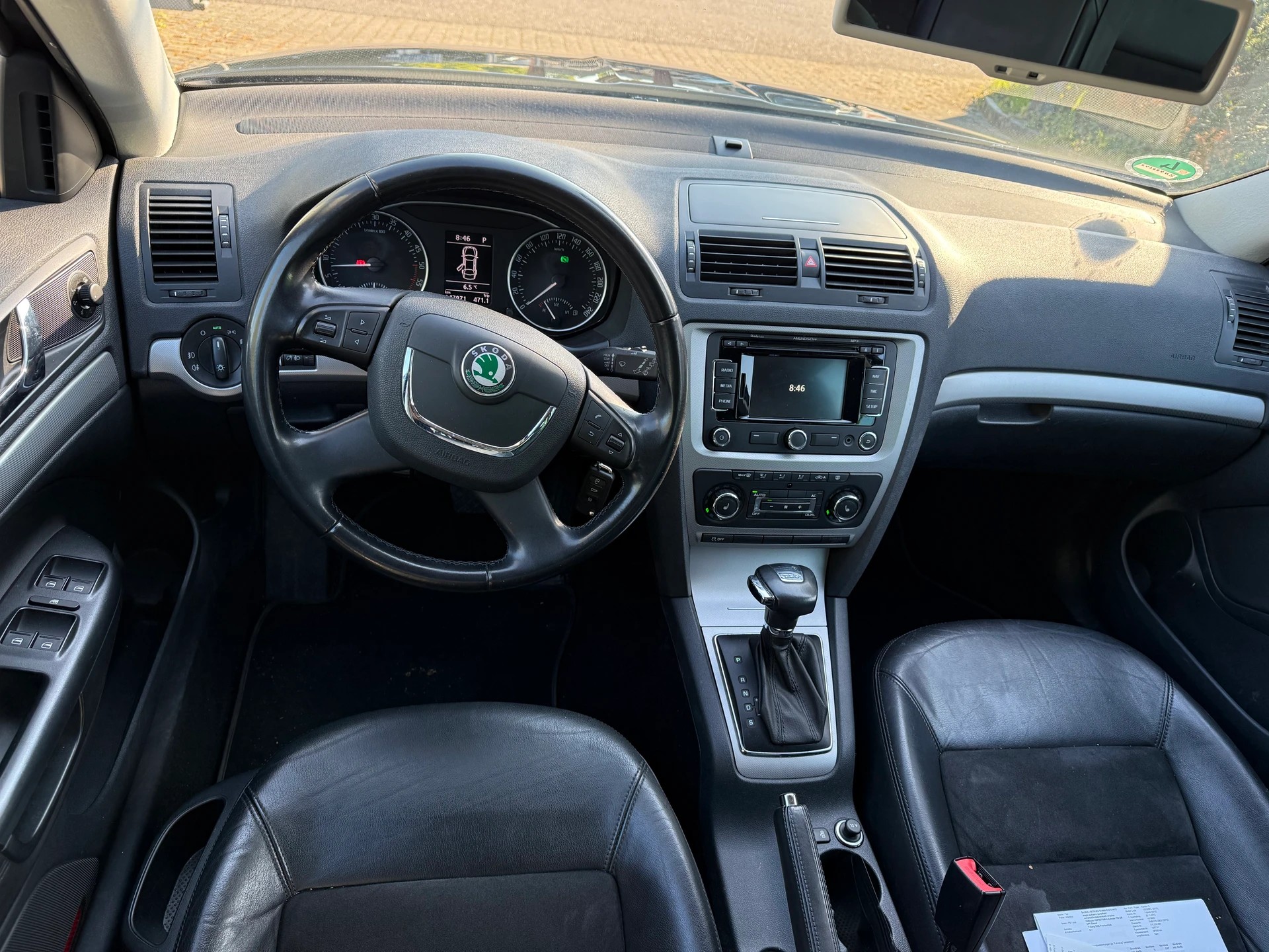 SKODA Octavia Combi 1.6 TDI Elegance DSG-image-8