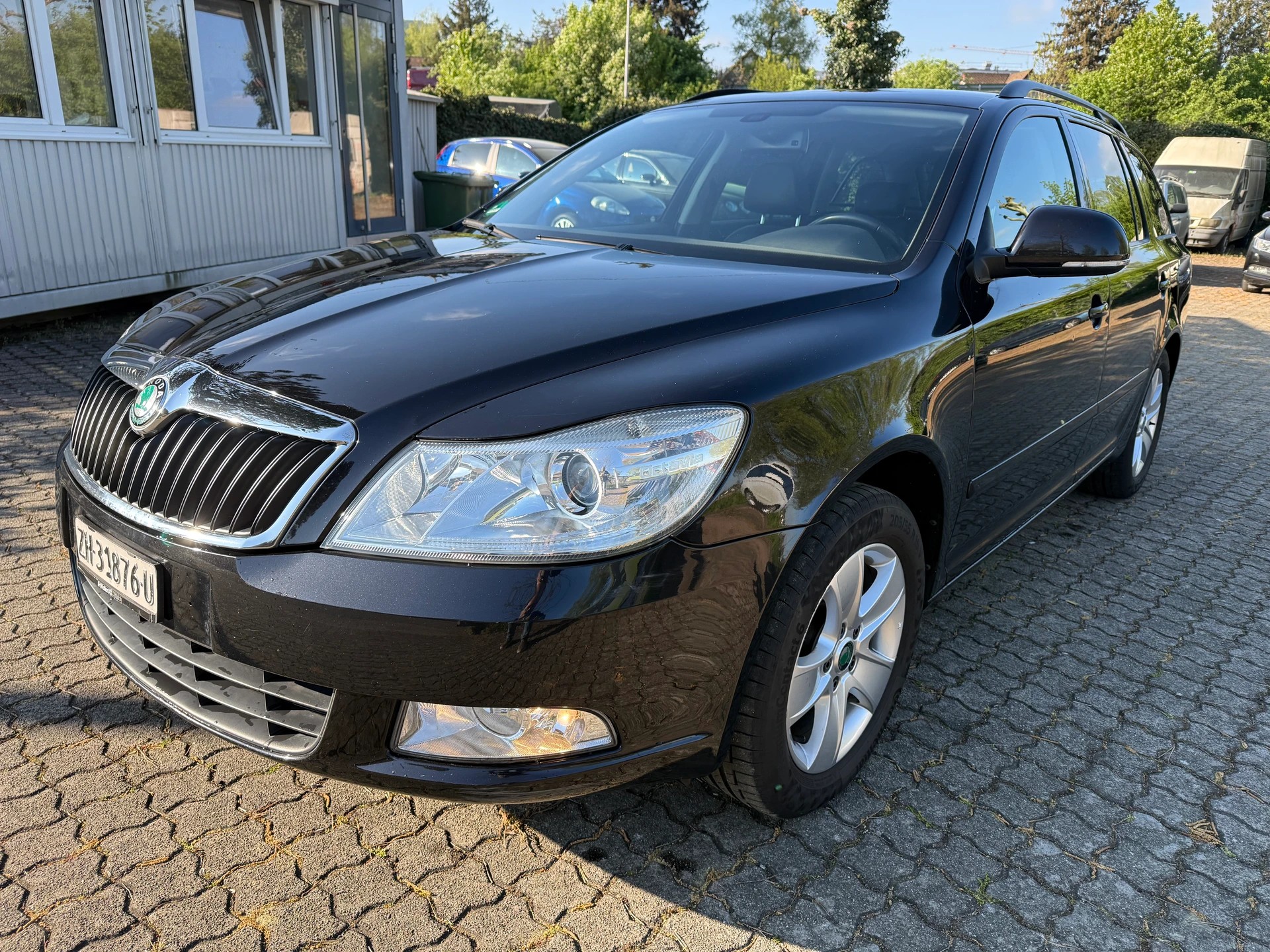 SKODA Octavia Combi 1.6 TDI Elegance DSG-image-0
