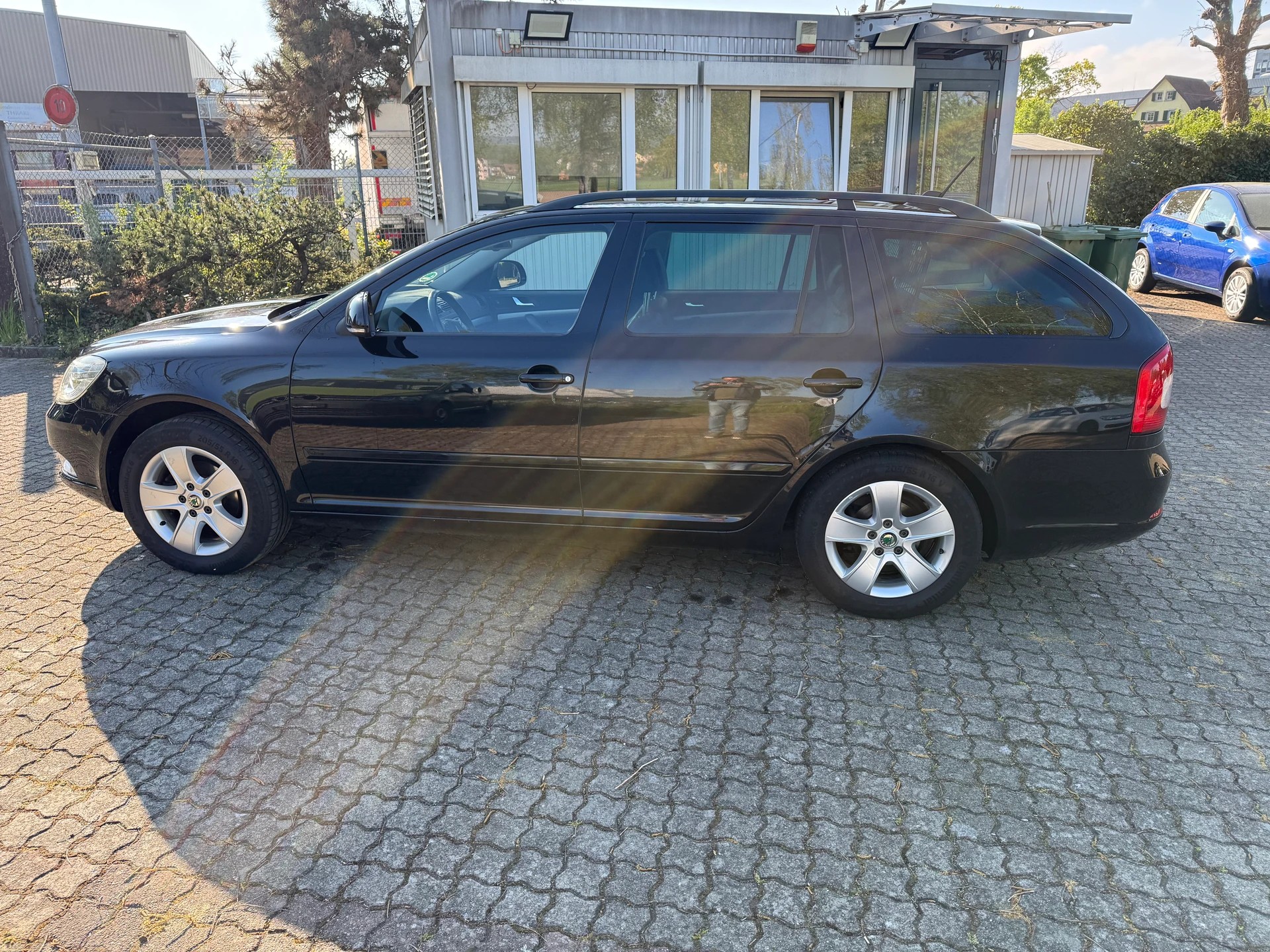 SKODA Octavia Combi 1.6 TDI Elegance DSG-image-7