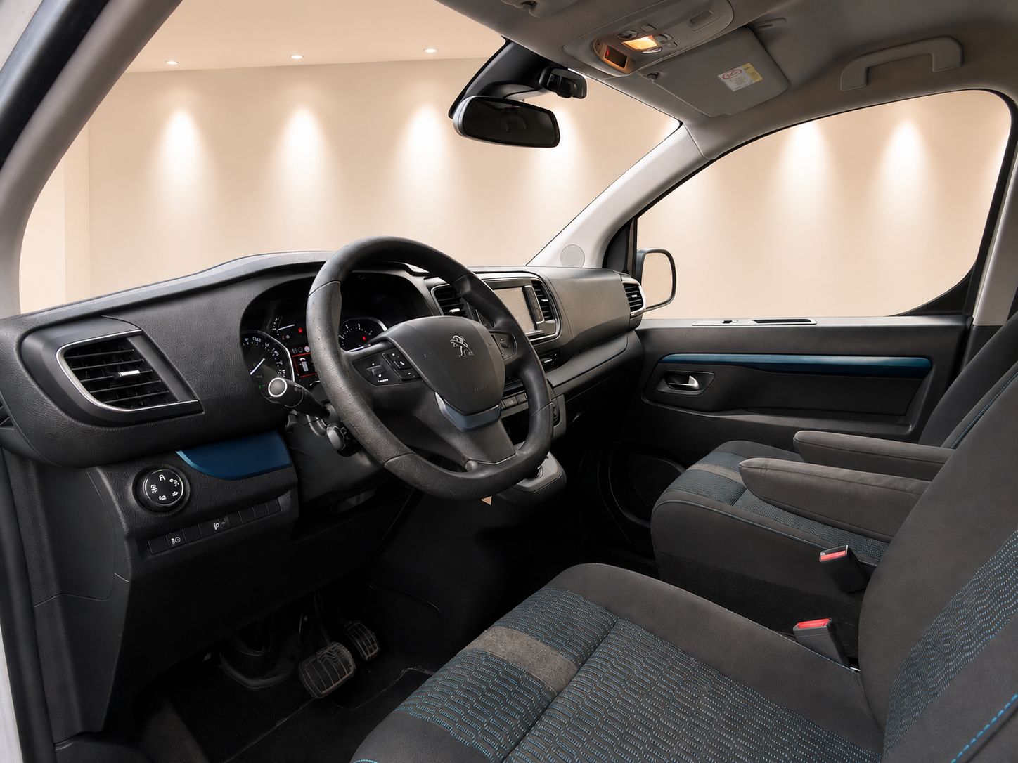 PEUGEOT ExpertTr. 2.0 BlueHDi Active Standard EAT-image-7
