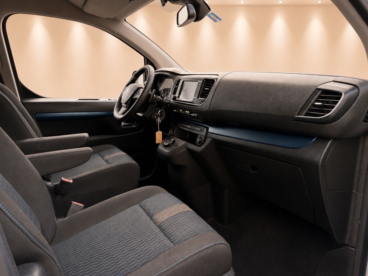 PEUGEOT ExpertTr. 2.0 BlueHDi Active Standard EAT-image-11