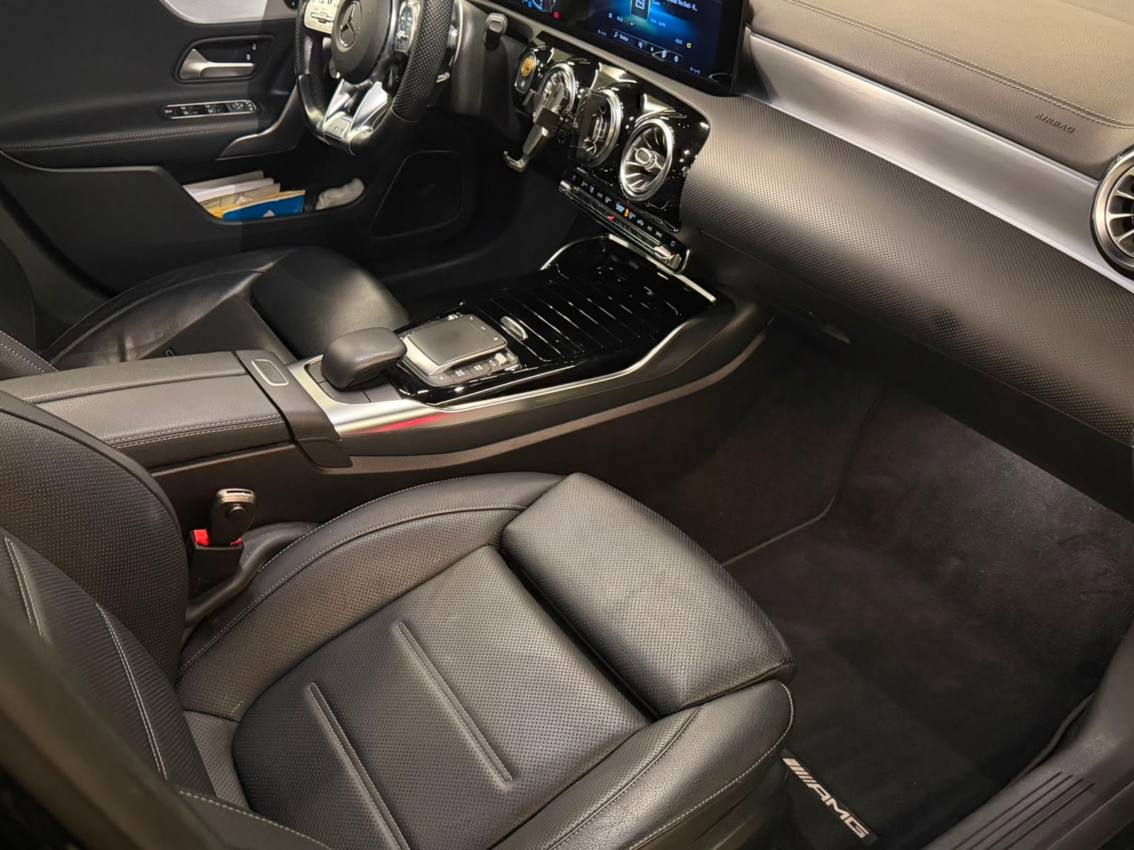 MERCEDES-BENZ A 35 AMG 4Matic Speedshift-image-3
