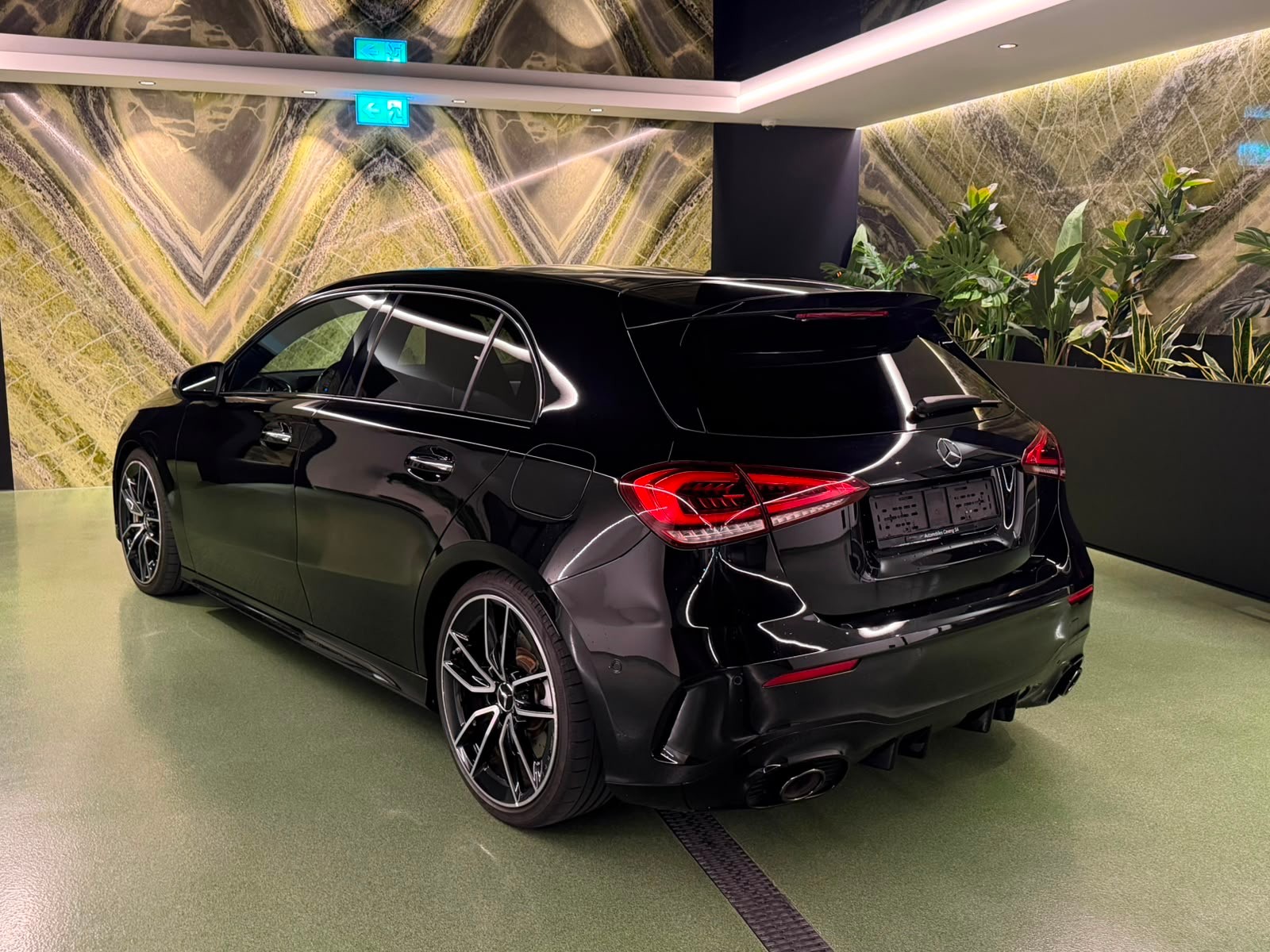 MERCEDES-BENZ A 35 AMG 4Matic Speedshift-image-2
