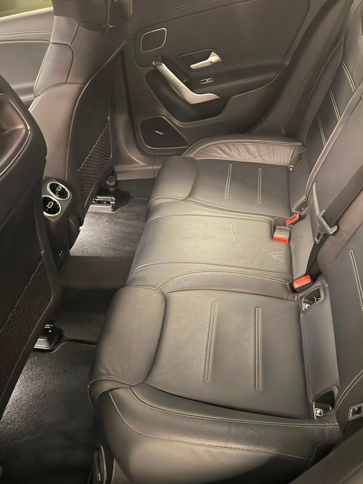 MERCEDES-BENZ A 35 AMG 4Matic Speedshift-image-5