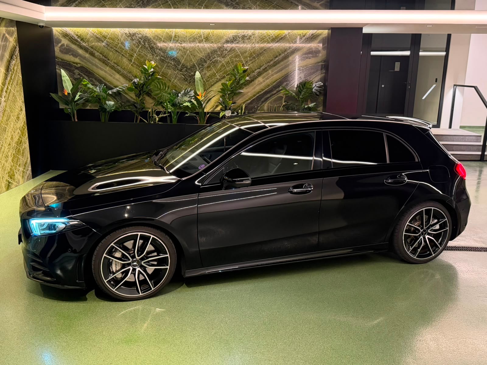 MERCEDES-BENZ A 35 AMG 4Matic Speedshift-image-0