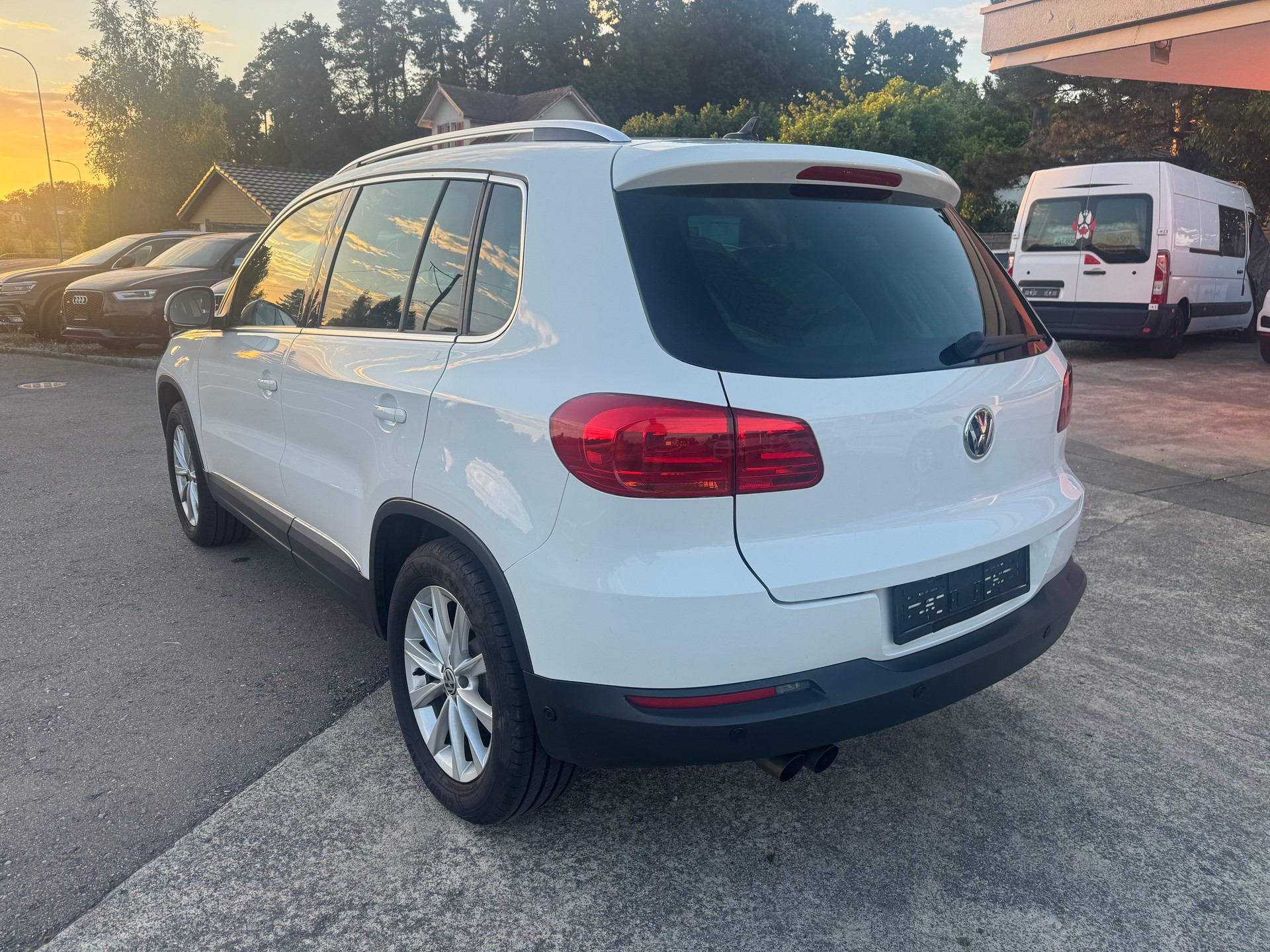 VW Tiguan 2.0 TDI BlueMotion Sport&Style 4Motion-image-2