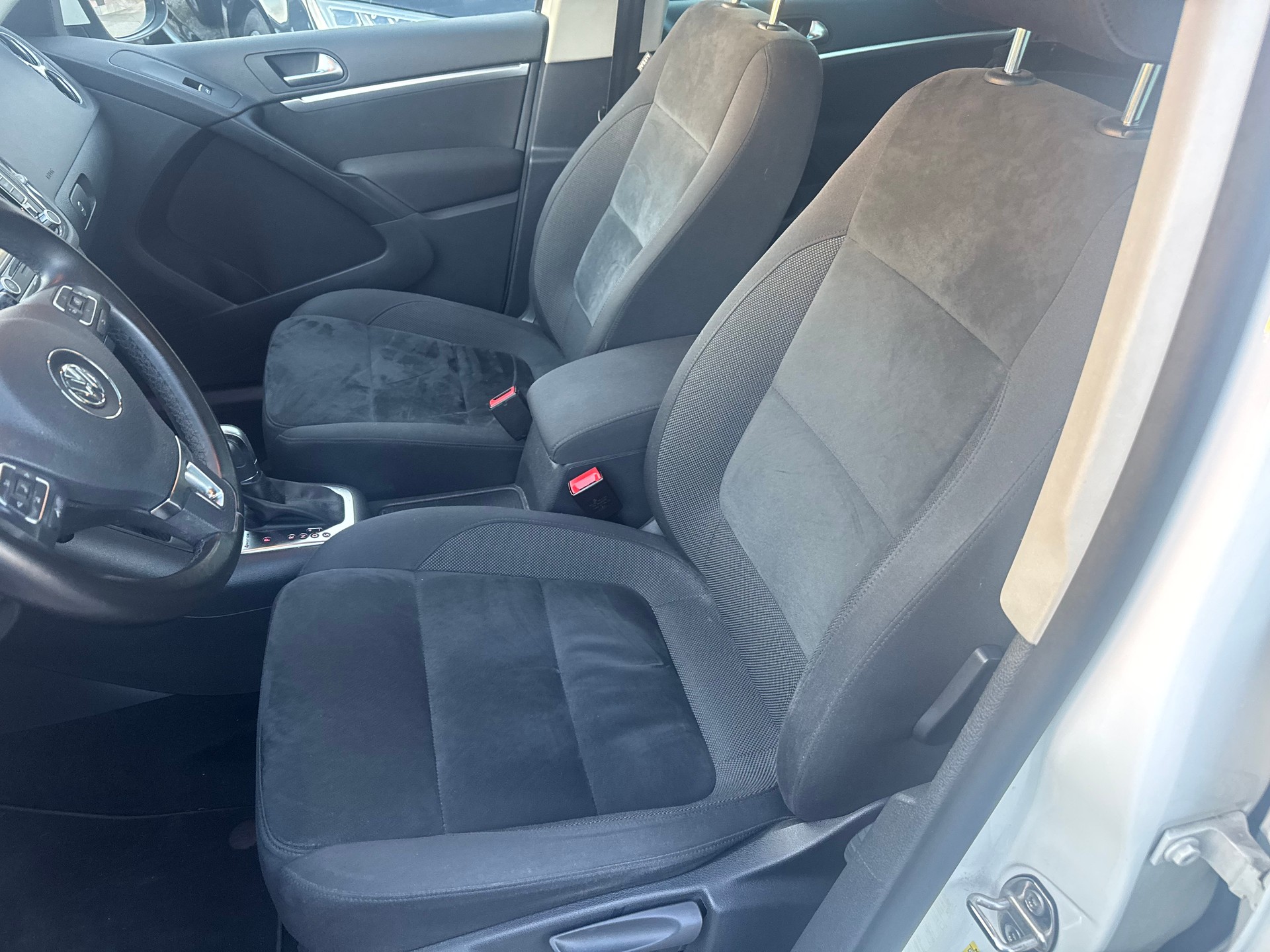 VW Tiguan 2.0 TDI BlueMotion Sport&Style 4Motion-image-5